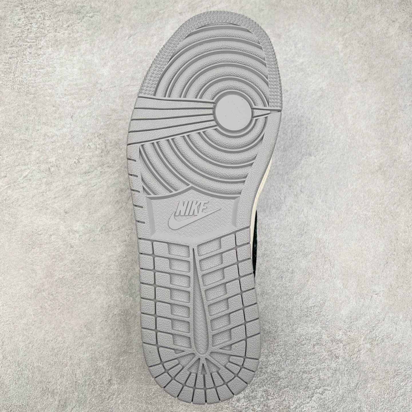 图片[9]-Air Jordan AJ1 Low 低帮定制 SJ9950-015 原厂内置气垫魔块 A模大底 头层小牛皮 鞋舌AJ原厂专用牛津布+AJ专用反口珍珠布+原厂无杂质高弹内里海棉+特殊封边弹力鞋带 尺码：36 36.5 37.5 38 38.5 39 40 40.5 41 42 42.5 43 44 44.5 45-选品中心