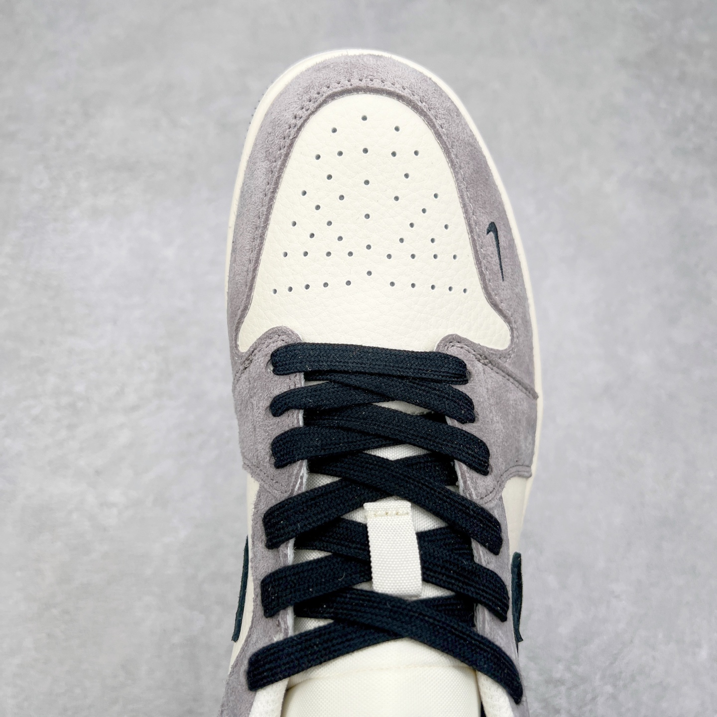 图片[4]-Air Jordan AJ1 Low 低帮定制 SJ9950-015 原厂内置气垫魔块 A模大底 头层小牛皮 鞋舌AJ原厂专用牛津布+AJ专用反口珍珠布+原厂无杂质高弹内里海棉+特殊封边弹力鞋带 尺码：36 36.5 37.5 38 38.5 39 40 40.5 41 42 42.5 43 44 44.5 45-选品中心