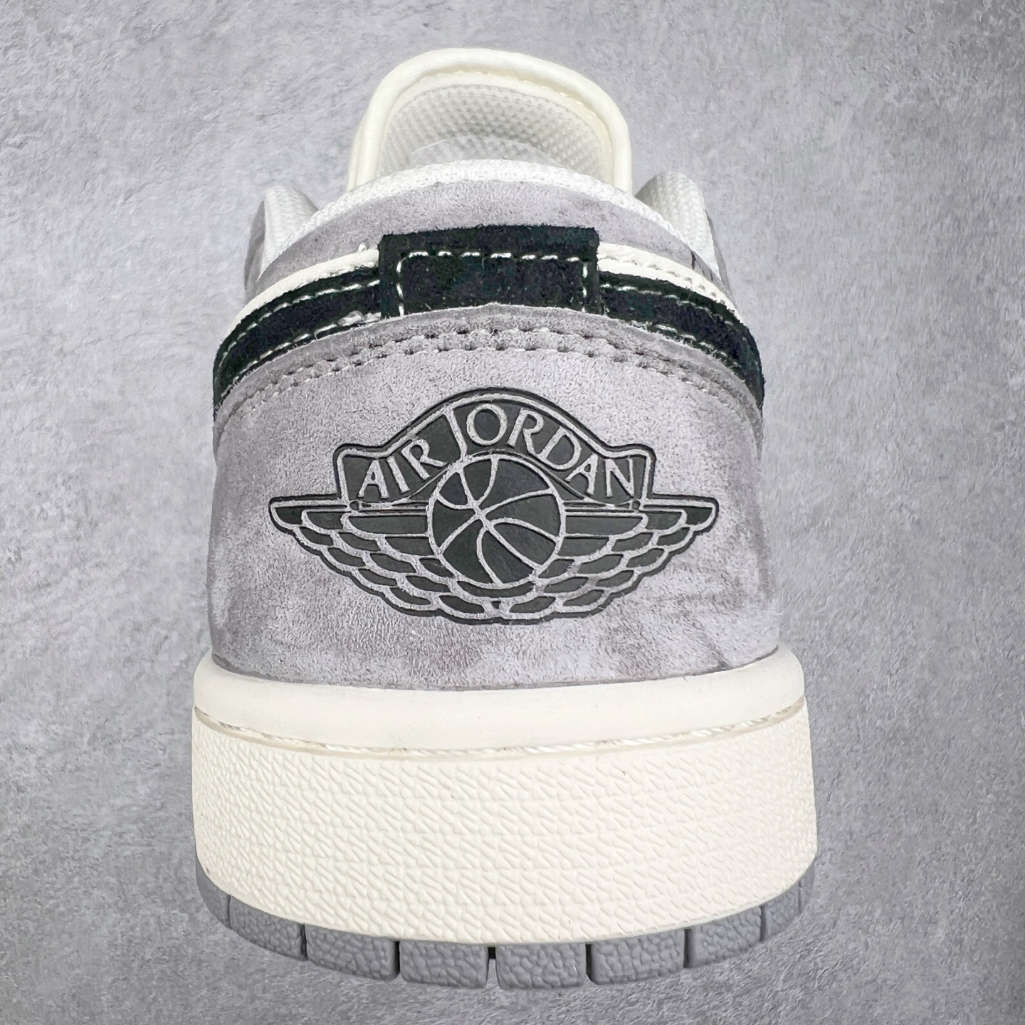 图片[8]-Air Jordan AJ1 Low 低帮定制 SJ9950-015 原厂内置气垫魔块 A模大底 头层小牛皮 鞋舌AJ原厂专用牛津布+AJ专用反口珍珠布+原厂无杂质高弹内里海棉+特殊封边弹力鞋带 尺码：36 36.5 37.5 38 38.5 39 40 40.5 41 42 42.5 43 44 44.5 45-选品中心