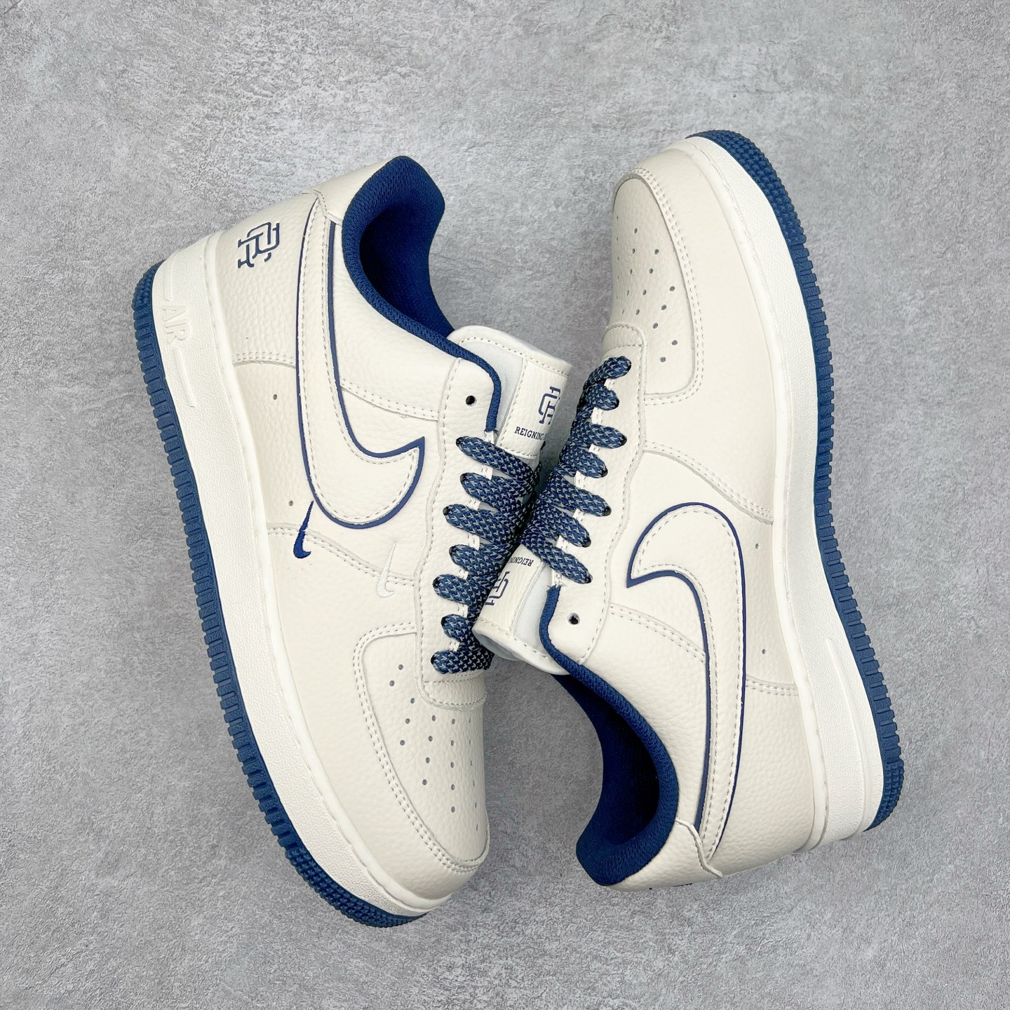 图片[3]-NK Air Force 1´07 Low 空军一号低帮百搭休闲运动板鞋 RC2369-176 柔软、弹性十足的缓震性能和出色的中底设计 横跨复古与现代的外型结合 造就出风靡全球 三十多年的Force 1 直到今天还深受青睐 实拍调校N版已经零色差零失真 百分百还原实物色彩所见即所得 不存在货不对板色差等低级问题 选购参考实物拍摄 不混卖不参货 只用心做好货严格选品 承诺混一赔十 尺码：36 36.5 37.5 38 38.5 39 40 40.5 41 42 42.5 43 44 44.5 45-选品中心