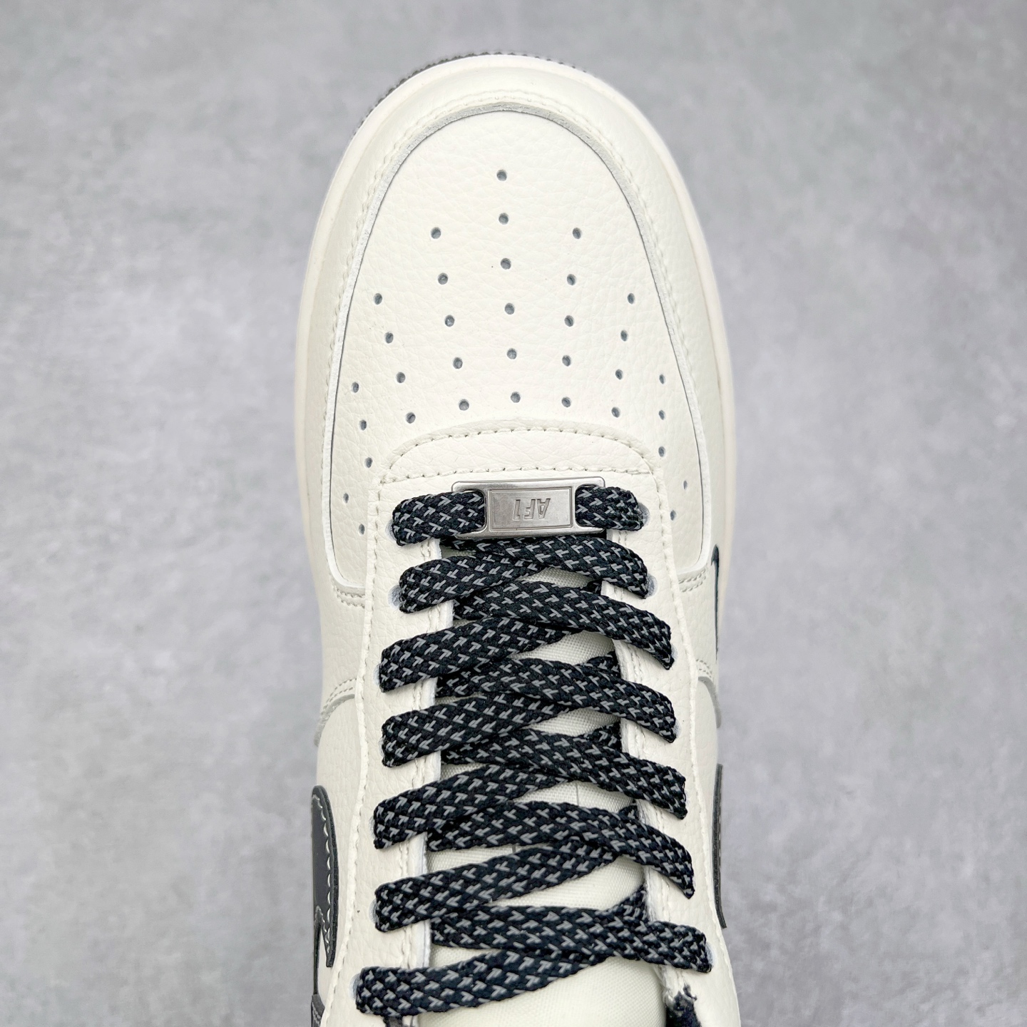 图片[4]-NK Air Force 1´07 Low 空军一号低帮百搭休闲运动板鞋 HH7518-042 柔软、弹性十足的缓震性能和出色的中底设计 横跨复古与现代的外型结合 造就出风靡全球 三十多年的Force 1 直到今天还深受青睐 实拍调校N版已经零色差零失真 百分百还原实物色彩所见即所得 不存在货不对板色差等低级问题 选购参考实物拍摄 不混卖不参货 只用心做好货严格选品 承诺混一赔十 尺码：36 36.5 37.5 38 38.5 39 40 40.5 41 42 42.5 43 44 44.5 45-选品中心