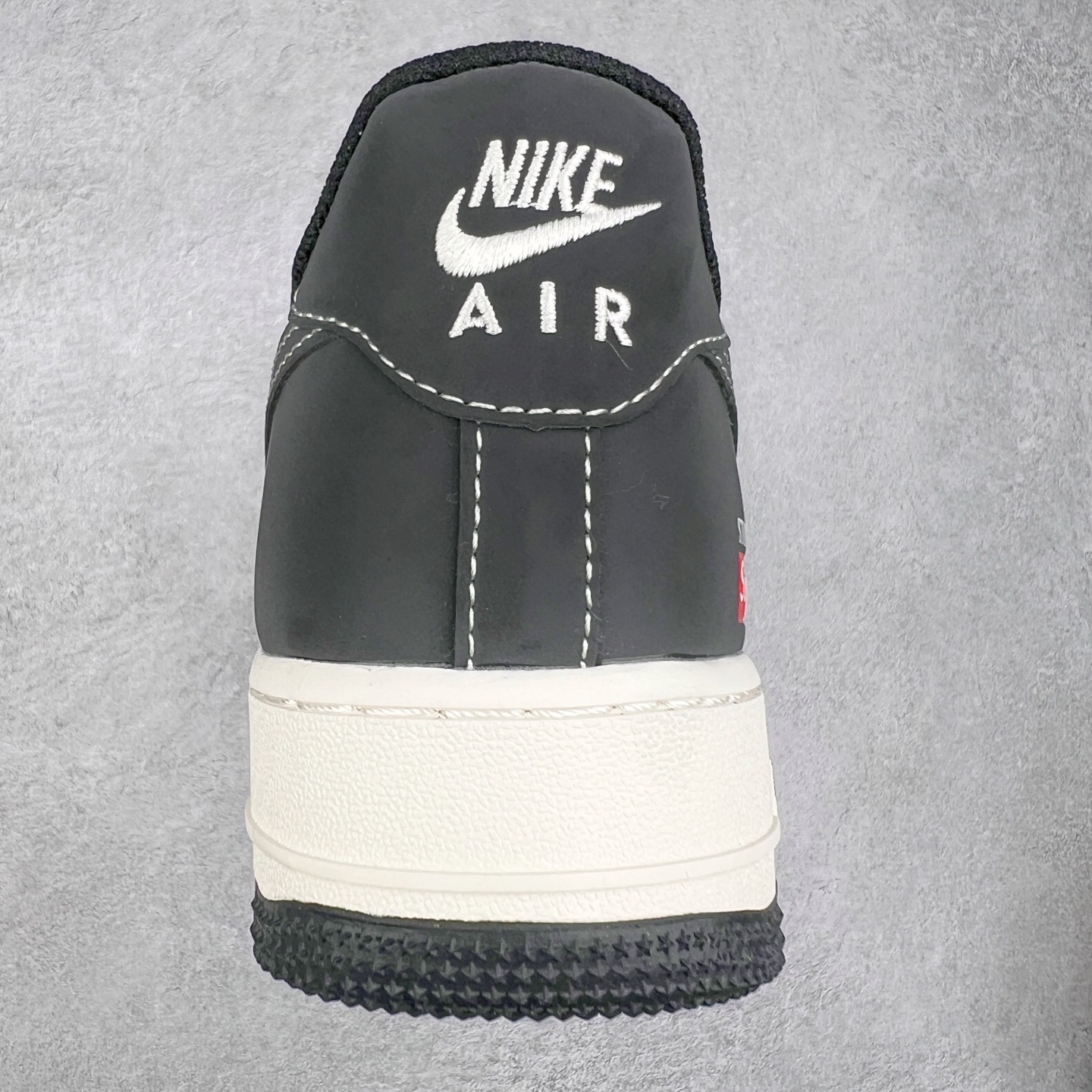 图片[8]-NK Air Force 1´07 Low 空军一号低帮百搭休闲运动板鞋 HH7518-042 柔软、弹性十足的缓震性能和出色的中底设计 横跨复古与现代的外型结合 造就出风靡全球 三十多年的Force 1 直到今天还深受青睐 实拍调校N版已经零色差零失真 百分百还原实物色彩所见即所得 不存在货不对板色差等低级问题 选购参考实物拍摄 不混卖不参货 只用心做好货严格选品 承诺混一赔十 尺码：36 36.5 37.5 38 38.5 39 40 40.5 41 42 42.5 43 44 44.5 45-选品中心