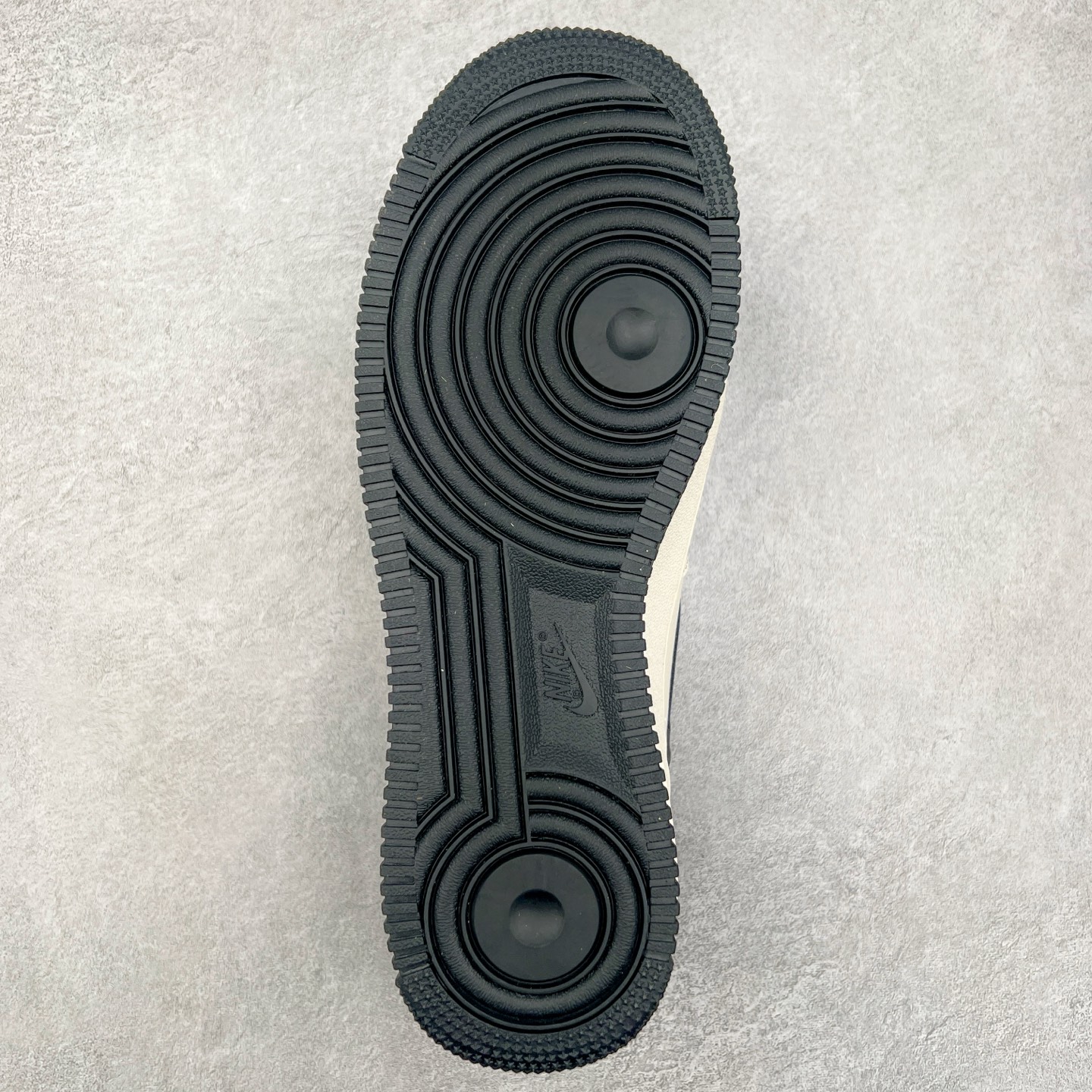 图片[9]-NK Air Force 1´07 Low 空军一号低帮百搭休闲运动板鞋 HH7518-042 柔软、弹性十足的缓震性能和出色的中底设计 横跨复古与现代的外型结合 造就出风靡全球 三十多年的Force 1 直到今天还深受青睐 实拍调校N版已经零色差零失真 百分百还原实物色彩所见即所得 不存在货不对板色差等低级问题 选购参考实物拍摄 不混卖不参货 只用心做好货严格选品 承诺混一赔十 尺码：36 36.5 37.5 38 38.5 39 40 40.5 41 42 42.5 43 44 44.5 45-选品中心