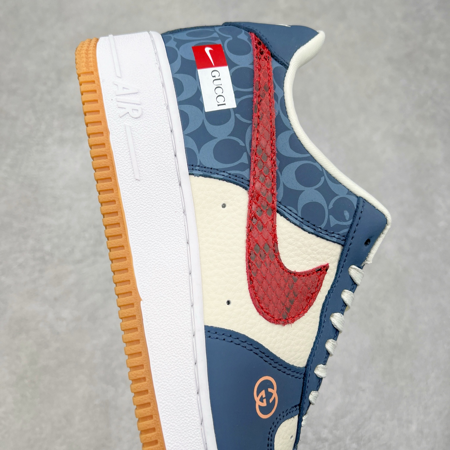 图片[6]-NK Air Force 1´07 Low 空军一号低帮百搭休闲运动板鞋 DF0188-039 柔软、弹性十足的缓震性能和出色的中底设计 横跨复古与现代的外型结合 造就出风靡全球 三十多年的Force 1 直到今天还深受青睐 实拍调校N版已经零色差零失真 百分百还原实物色彩所见即所得 不存在货不对板色差等低级问题 选购参考实物拍摄 不混卖不参货 只用心做好货严格选品 承诺混一赔十 尺码：36 36.5 37.5 38 38.5 39 40 40.5 41 42 42.5 43 44 44.5 45-选品中心