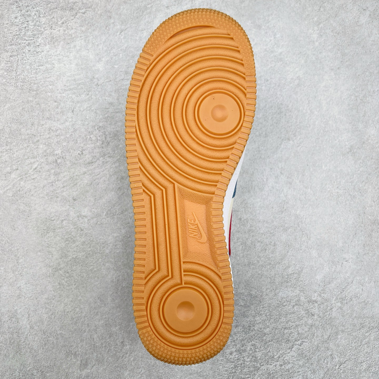 图片[9]-NK Air Force 1´07 Low 空军一号低帮百搭休闲运动板鞋 DF0188-039 柔软、弹性十足的缓震性能和出色的中底设计 横跨复古与现代的外型结合 造就出风靡全球 三十多年的Force 1 直到今天还深受青睐 实拍调校N版已经零色差零失真 百分百还原实物色彩所见即所得 不存在货不对板色差等低级问题 选购参考实物拍摄 不混卖不参货 只用心做好货严格选品 承诺混一赔十 尺码：36 36.5 37.5 38 38.5 39 40 40.5 41 42 42.5 43 44 44.5 45-选品中心