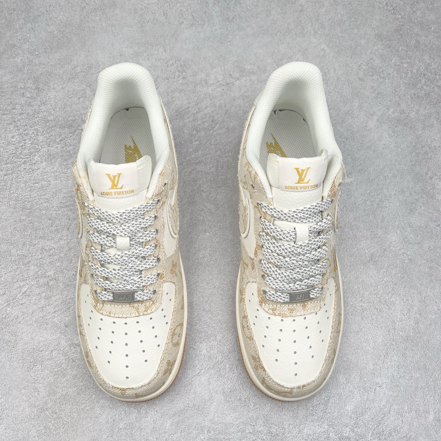 图片[2]-NK Air Force 1´07 Low 空军一号低帮百搭休闲运动板鞋 SJ2088-001 柔软、弹性十足的缓震性能和出色的中底设计 横跨复古与现代的外型结合 造就出风靡全球 三十多年的Force 1 直到今天还深受青睐 实拍调校N版已经零色差零失真 百分百还原实物色彩所见即所得 不存在货不对板色差等低级问题 选购参考实物拍摄 不混卖不参货 只用心做好货严格选品 承诺混一赔十 尺码：36 36.5 37.5 38 38.5 39 40 40.5 41 42 42.5 43 44 44.5 45-选品中心