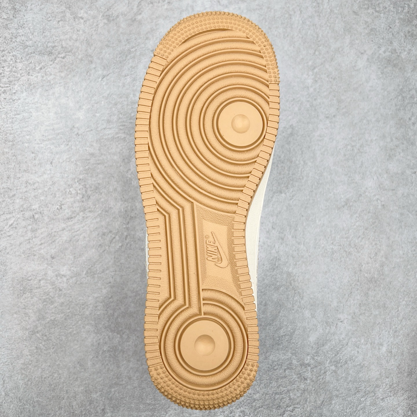 图片[9]-NK Air Force 1´07 Low 空军一号低帮百搭休闲运动板鞋 SJ2088-001 柔软、弹性十足的缓震性能和出色的中底设计 横跨复古与现代的外型结合 造就出风靡全球 三十多年的Force 1 直到今天还深受青睐 实拍调校N版已经零色差零失真 百分百还原实物色彩所见即所得 不存在货不对板色差等低级问题 选购参考实物拍摄 不混卖不参货 只用心做好货严格选品 承诺混一赔十 尺码：36 36.5 37.5 38 38.5 39 40 40.5 41 42 42.5 43 44 44.5 45-选品中心