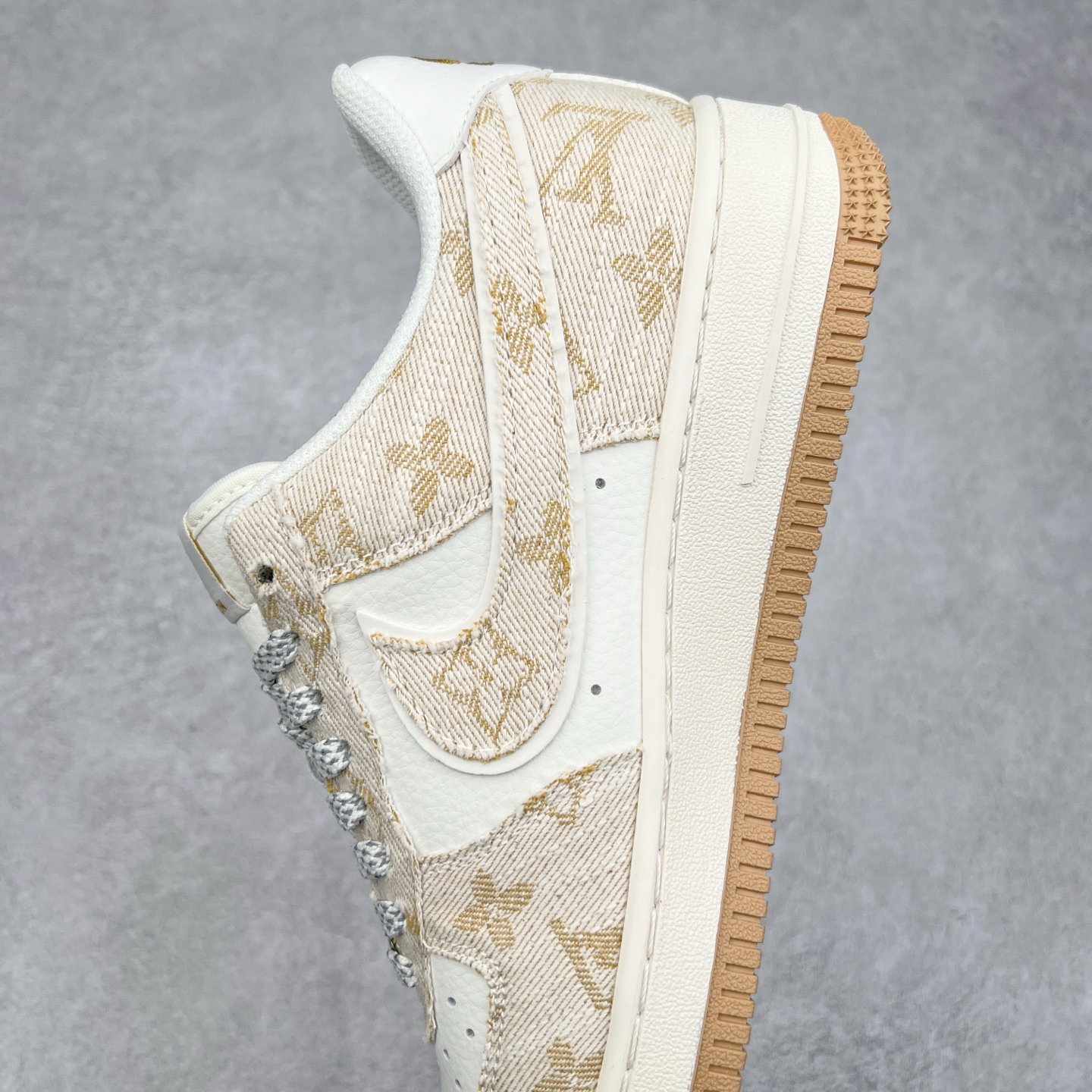 图片[7]-NK Air Force 1´07 Low 空军一号低帮百搭休闲运动板鞋 SJ2088-001 柔软、弹性十足的缓震性能和出色的中底设计 横跨复古与现代的外型结合 造就出风靡全球 三十多年的Force 1 直到今天还深受青睐 实拍调校N版已经零色差零失真 百分百还原实物色彩所见即所得 不存在货不对板色差等低级问题 选购参考实物拍摄 不混卖不参货 只用心做好货严格选品 承诺混一赔十 尺码：36 36.5 37.5 38 38.5 39 40 40.5 41 42 42.5 43 44 44.5 45-选品中心