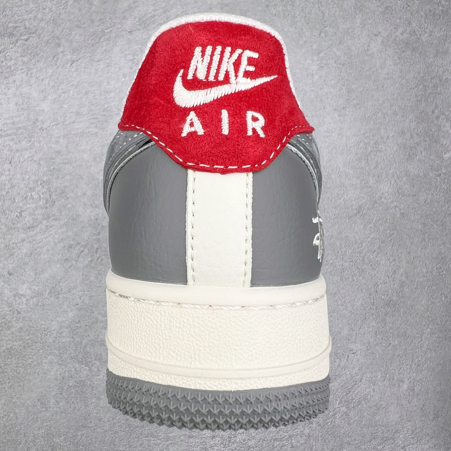 图片[8]-NK Air Force 1´07 Low 空军一号低帮百搭休闲运动板鞋 XZ6188-338 柔软、弹性十足的缓震性能和出色的中底设计 横跨复古与现代的外型结合 造就出风靡全球 三十多年的Force 1 直到今天还深受青睐 实拍调校N版已经零色差零失真 百分百还原实物色彩所见即所得 不存在货不对板色差等低级问题 选购参考实物拍摄 不混卖不参货 只用心做好货严格选品 承诺混一赔十 尺码：36 36.5 37.5 38 38.5 39 40 40.5 41 42 42.5 43 44 44.5 45-选品中心