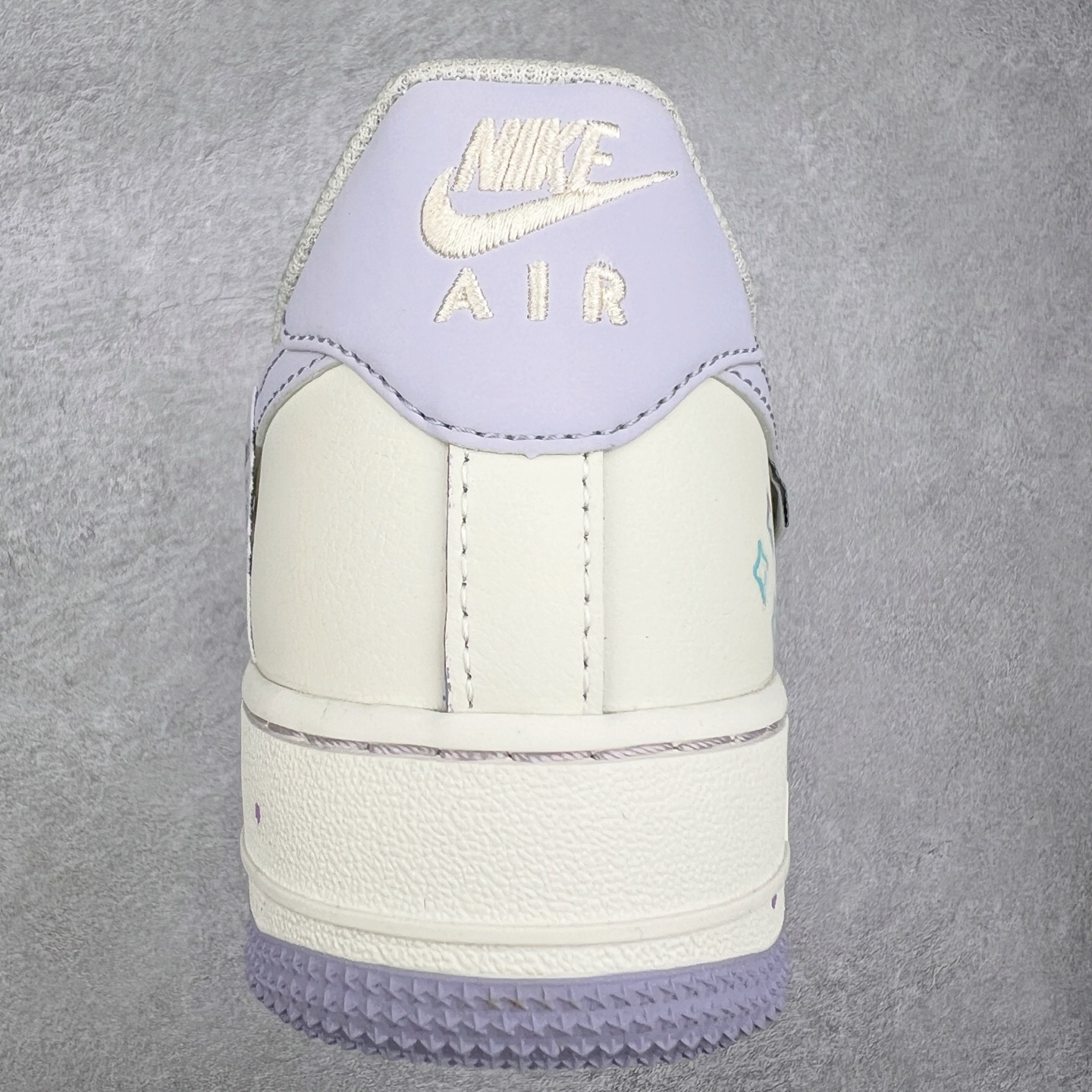 图片[8]-NK Air Force 1´07 Low 空军一号低帮百搭休闲运动板鞋 FB1839-213 柔软、弹性十足的缓震性能和出色的中底设计 横跨复古与现代的外型结合 造就出风靡全球 三十多年的Force 1 直到今天还深受青睐 实拍调校N版已经零色差零失真 百分百还原实物色彩所见即所得 不存在货不对板色差等低级问题 选购参考实物拍摄 不混卖不参货 只用心做好货严格选品 承诺混一赔十 尺码：36 36.5 37.5 38 38.5 39 40 40.5 41 42 42.5 43 44 44.5 45-选品中心