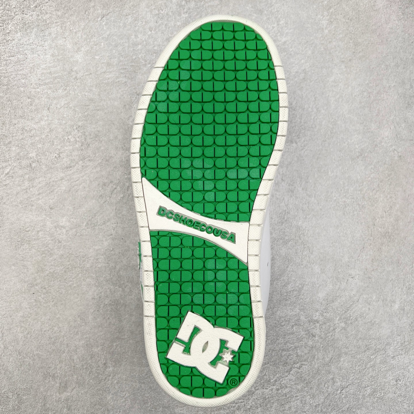 图片[9]-DC Shoes 牛皮百搭潮流时尚面包鞋低帮板鞋 实拍调校N版已经零色差零失真 百分百还原实物色彩所见即所得 不存在货不对板色差等低级问题 选购参考实物拍摄 不混卖不参货 只用心做好货严格选品 承诺混一赔十 尺码：36 36.5 37.5 38 38.5 39 40 40.5 41 42 42.5 43 44 44.5 45-选品中心