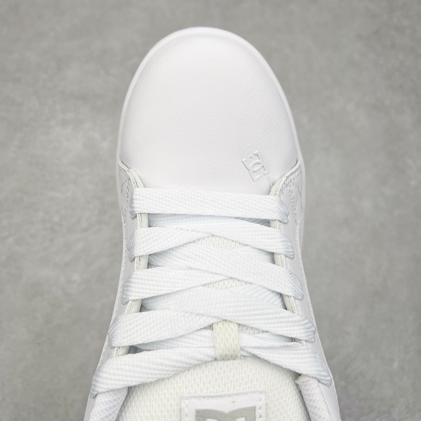 图片[4]-DC Shoes 牛皮百搭潮流时尚面包鞋低帮板鞋 实拍调校N版已经零色差零失真 百分百还原实物色彩所见即所得 不存在货不对板色差等低级问题 选购参考实物拍摄 不混卖不参货 只用心做好货严格选品 承诺混一赔十 尺码：36 36.5 37.5 38 38.5 39 40 40.5 41 42 42.5 43 44 44.5 45-选品中心