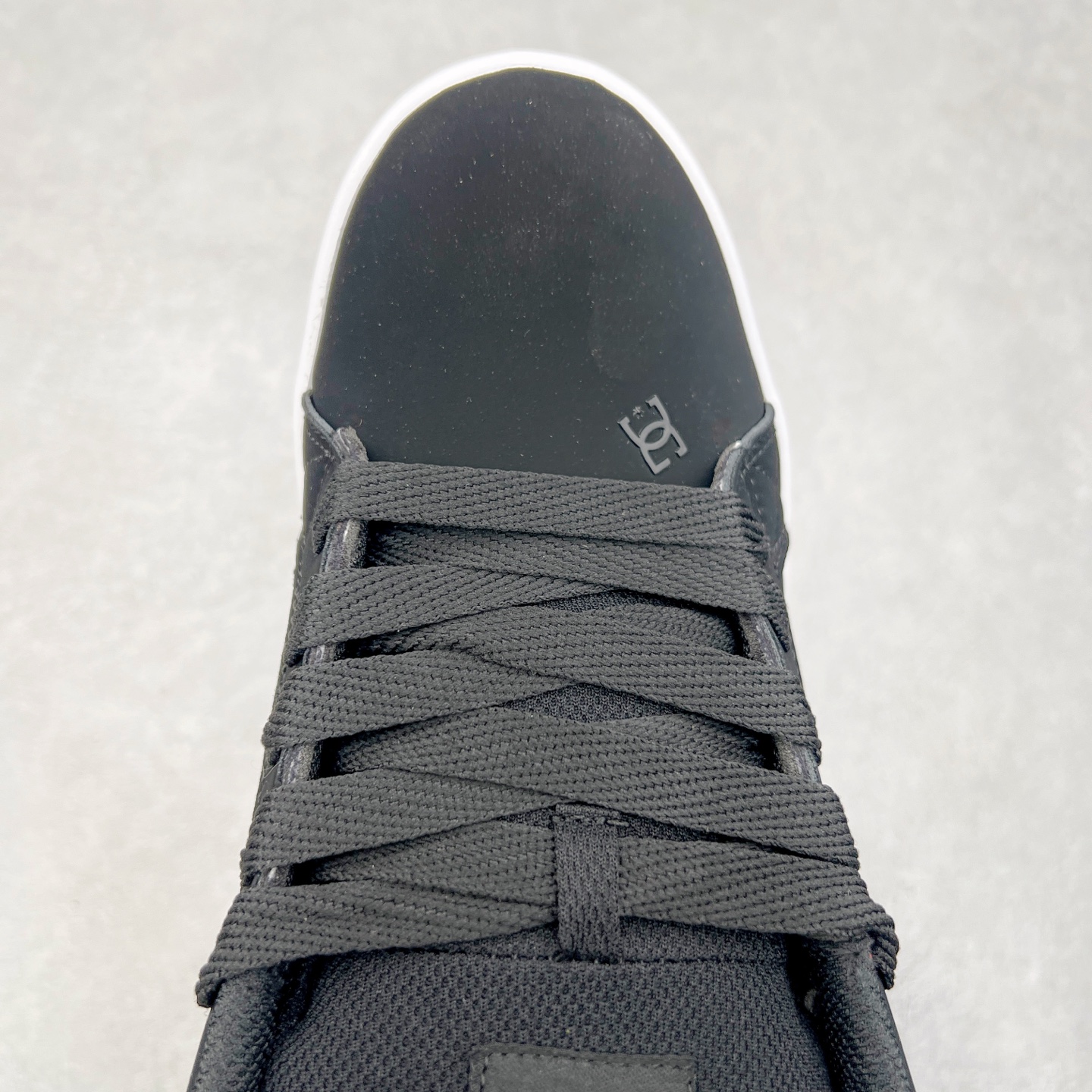 图片[4]-DC Shoes 牛皮百搭潮流时尚面包鞋低帮板鞋 实拍调校N版已经零色差零失真 百分百还原实物色彩所见即所得 不存在货不对板色差等低级问题 选购参考实物拍摄 不混卖不参货 只用心做好货严格选品 承诺混一赔十 尺码：36 36.5 37.5 38 38.5 39 40 40.5 41 42 42.5 43 44 44.5 45-选品中心