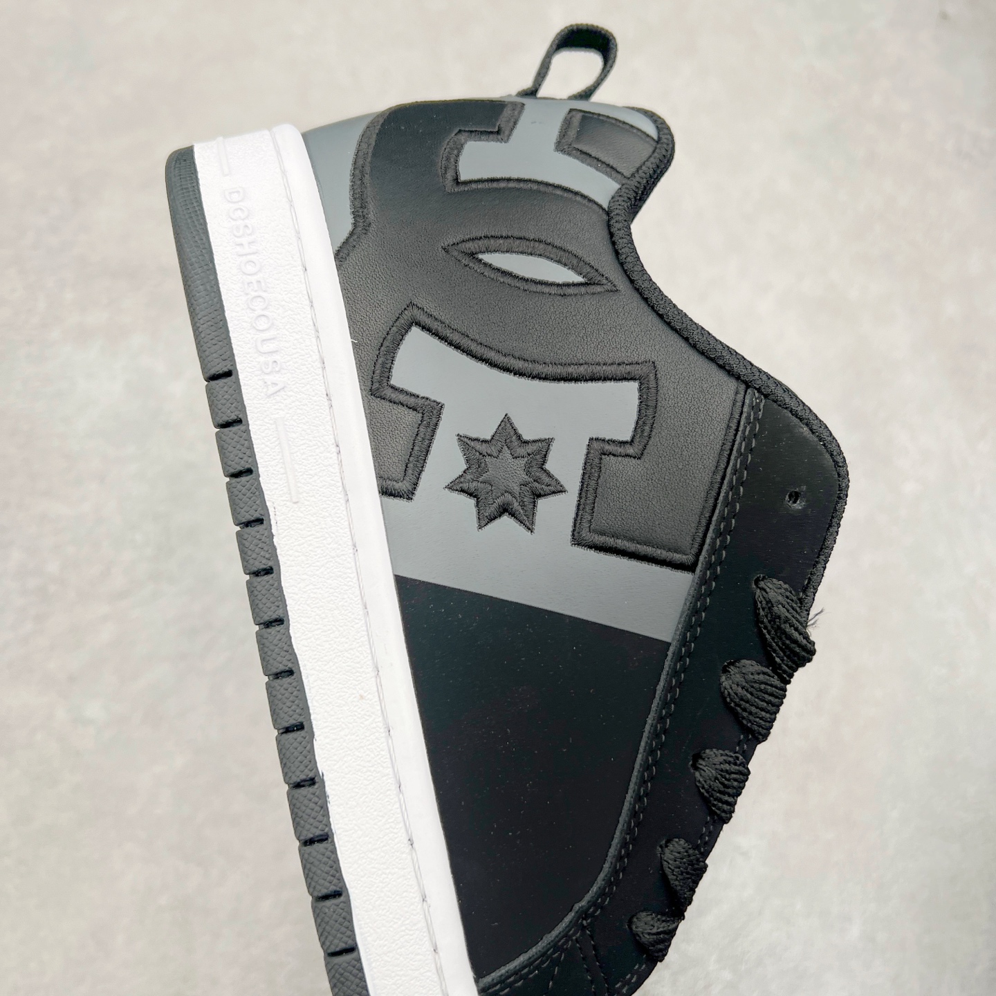 图片[6]-DC Shoes 牛皮百搭潮流时尚面包鞋低帮板鞋 实拍调校N版已经零色差零失真 百分百还原实物色彩所见即所得 不存在货不对板色差等低级问题 选购参考实物拍摄 不混卖不参货 只用心做好货严格选品 承诺混一赔十 尺码：36 36.5 37.5 38 38.5 39 40 40.5 41 42 42.5 43 44 44.5 45-选品中心