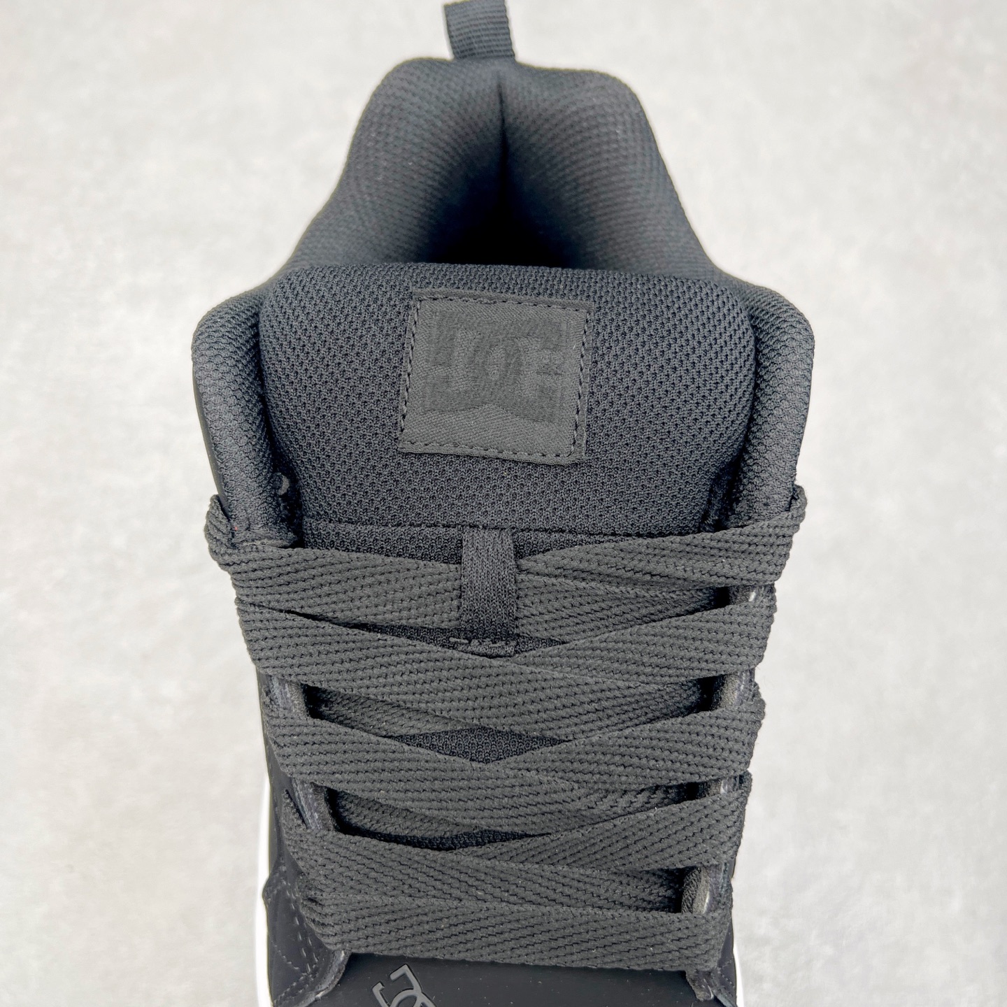 图片[5]-DC Shoes 牛皮百搭潮流时尚面包鞋低帮板鞋 实拍调校N版已经零色差零失真 百分百还原实物色彩所见即所得 不存在货不对板色差等低级问题 选购参考实物拍摄 不混卖不参货 只用心做好货严格选品 承诺混一赔十 尺码：36 36.5 37.5 38 38.5 39 40 40.5 41 42 42.5 43 44 44.5 45-选品中心