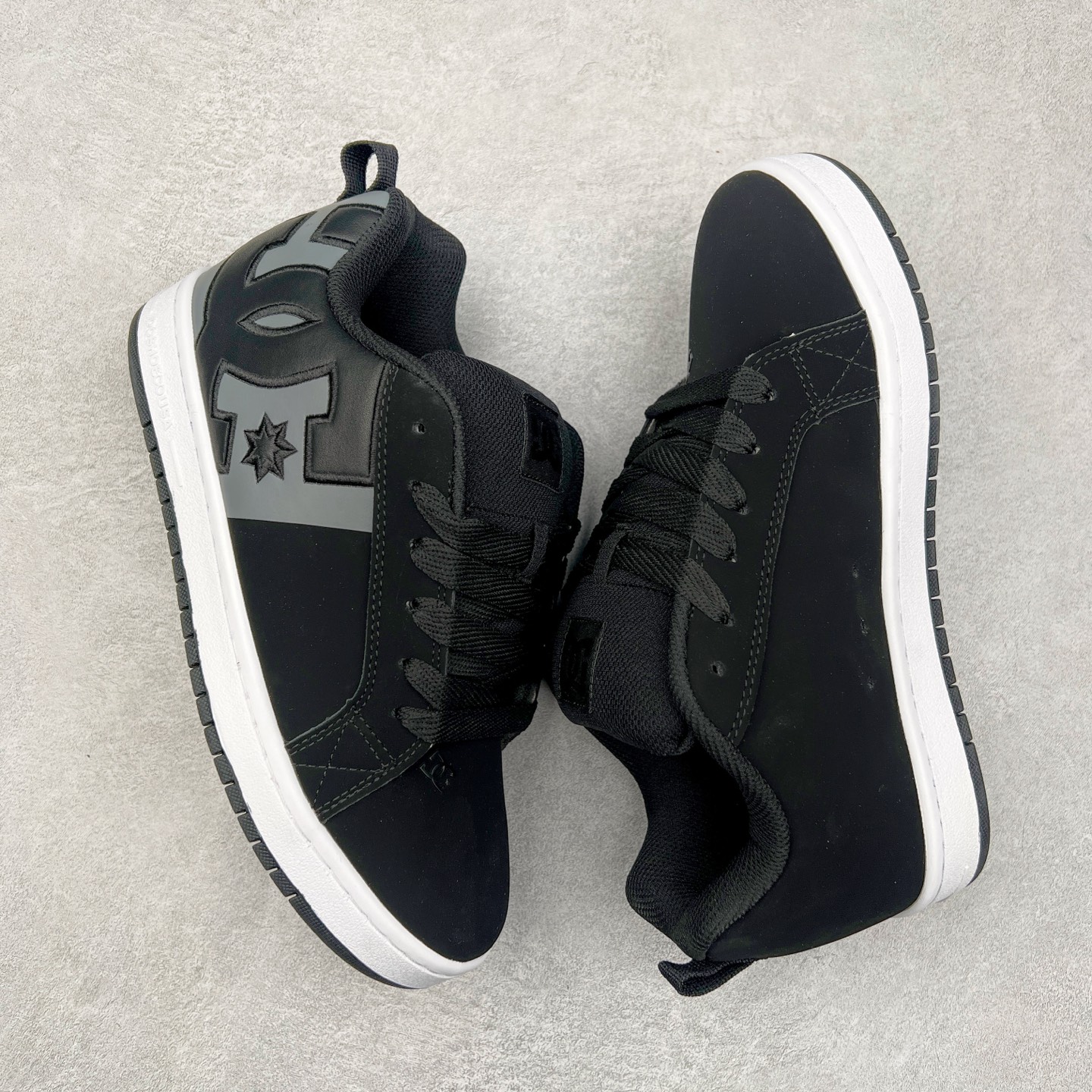 图片[3]-DC Shoes 牛皮百搭潮流时尚面包鞋低帮板鞋 实拍调校N版已经零色差零失真 百分百还原实物色彩所见即所得 不存在货不对板色差等低级问题 选购参考实物拍摄 不混卖不参货 只用心做好货严格选品 承诺混一赔十 尺码：36 36.5 37.5 38 38.5 39 40 40.5 41 42 42.5 43 44 44.5 45-选品中心