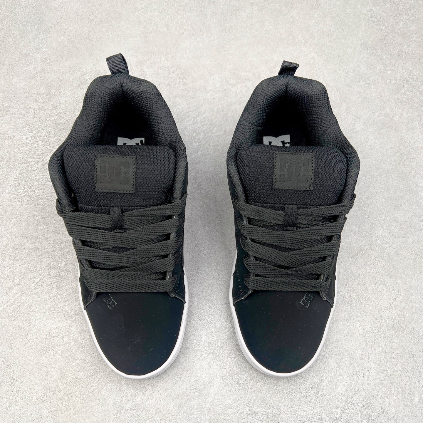 图片[2]-DC Shoes 牛皮百搭潮流时尚面包鞋低帮板鞋 实拍调校N版已经零色差零失真 百分百还原实物色彩所见即所得 不存在货不对板色差等低级问题 选购参考实物拍摄 不混卖不参货 只用心做好货严格选品 承诺混一赔十 尺码：36 36.5 37.5 38 38.5 39 40 40.5 41 42 42.5 43 44 44.5 45-选品中心