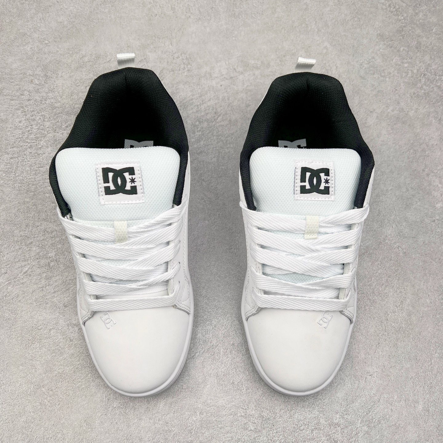 图片[2]-DC Shoes 牛皮百搭潮流时尚面包鞋低帮板鞋 实拍调校N版已经零色差零失真 百分百还原实物色彩所见即所得 不存在货不对板色差等低级问题 选购参考实物拍摄 不混卖不参货 只用心做好货严格选品 承诺混一赔十 尺码：36 36.5 37.5 38 38.5 39 40 40.5 41 42 42.5 43 44 44.5 45-选品中心