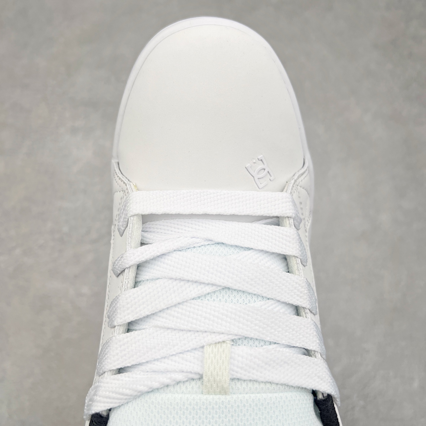 图片[4]-DC Shoes 牛皮百搭潮流时尚面包鞋低帮板鞋 实拍调校N版已经零色差零失真 百分百还原实物色彩所见即所得 不存在货不对板色差等低级问题 选购参考实物拍摄 不混卖不参货 只用心做好货严格选品 承诺混一赔十 尺码：36 36.5 37.5 38 38.5 39 40 40.5 41 42 42.5 43 44 44.5 45-选品中心