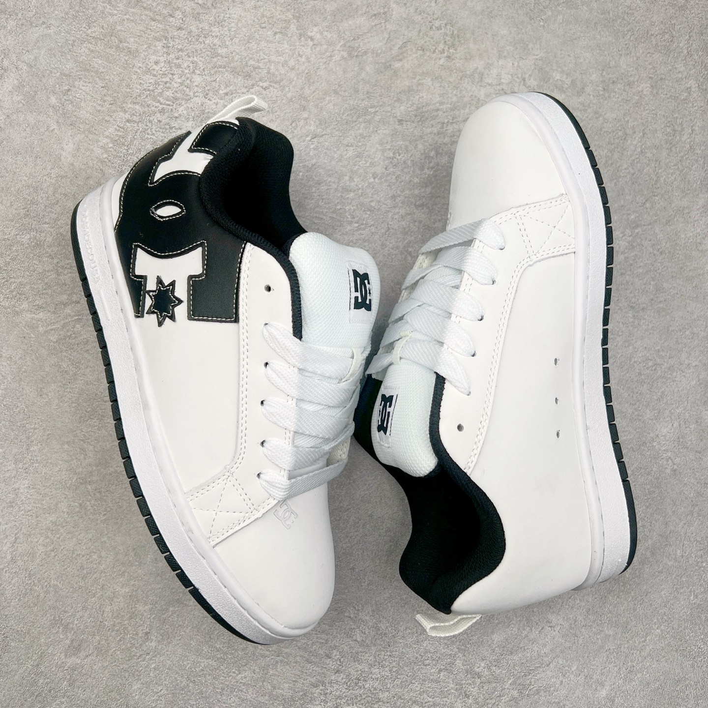 图片[3]-DC Shoes 牛皮百搭潮流时尚面包鞋低帮板鞋 实拍调校N版已经零色差零失真 百分百还原实物色彩所见即所得 不存在货不对板色差等低级问题 选购参考实物拍摄 不混卖不参货 只用心做好货严格选品 承诺混一赔十 尺码：36 36.5 37.5 38 38.5 39 40 40.5 41 42 42.5 43 44 44.5 45-选品中心