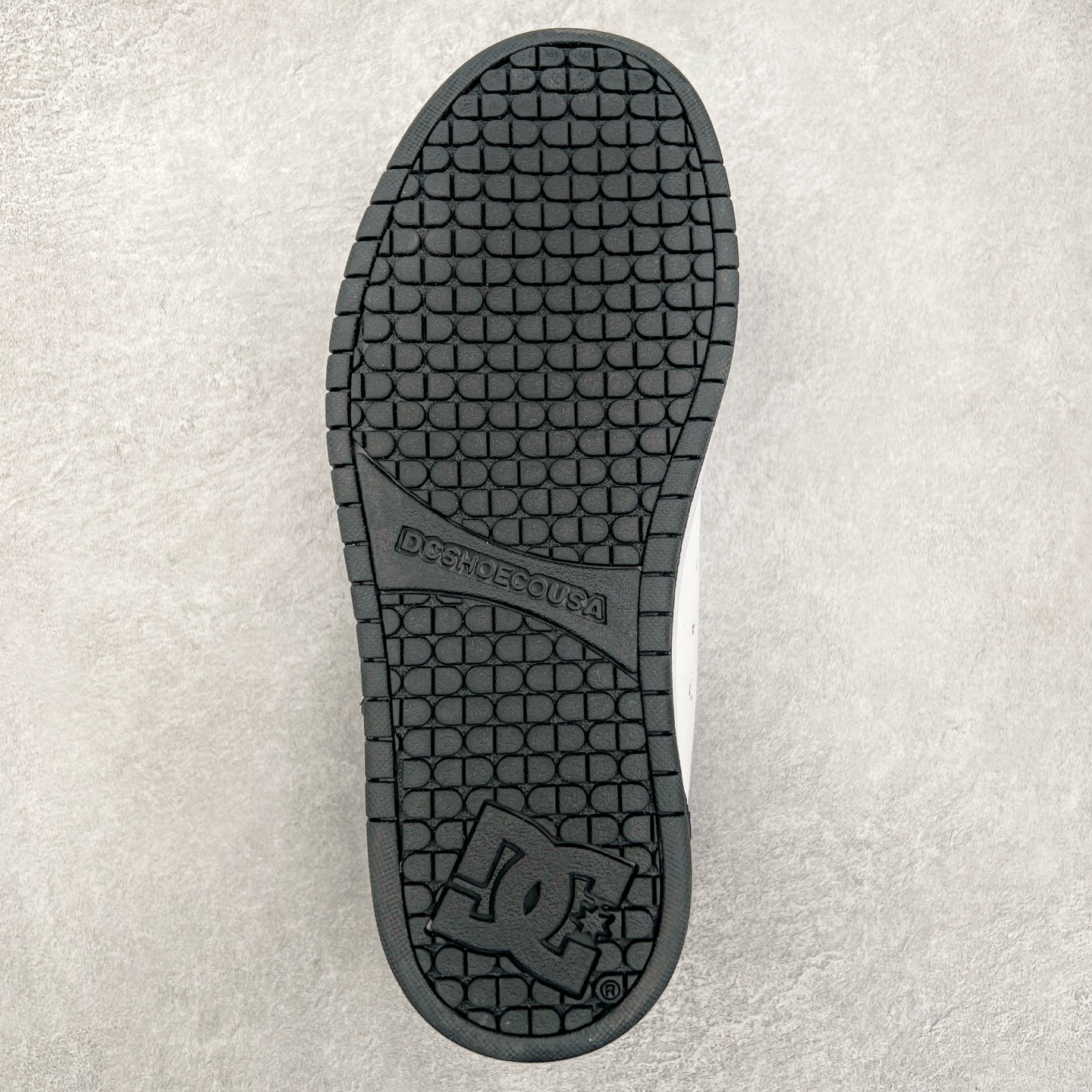 图片[9]-DC Shoes 牛皮百搭潮流时尚面包鞋低帮板鞋 实拍调校N版已经零色差零失真 百分百还原实物色彩所见即所得 不存在货不对板色差等低级问题 选购参考实物拍摄 不混卖不参货 只用心做好货严格选品 承诺混一赔十 尺码：36 36.5 37.5 38 38.5 39 40 40.5 41 42 42.5 43 44 44.5 45-选品中心