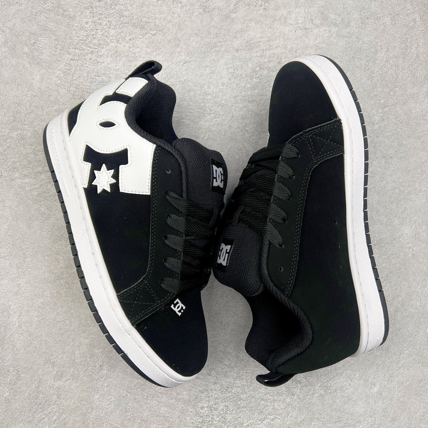 图片[3]-DC Shoes 牛皮百搭潮流时尚面包鞋低帮板鞋 实拍调校N版已经零色差零失真 百分百还原实物色彩所见即所得 不存在货不对板色差等低级问题 选购参考实物拍摄 不混卖不参货 只用心做好货严格选品 承诺混一赔十 尺码：36 36.5 37.5 38 38.5 39 40 40.5 41 42 42.5 43 44 44.5 45-选品中心