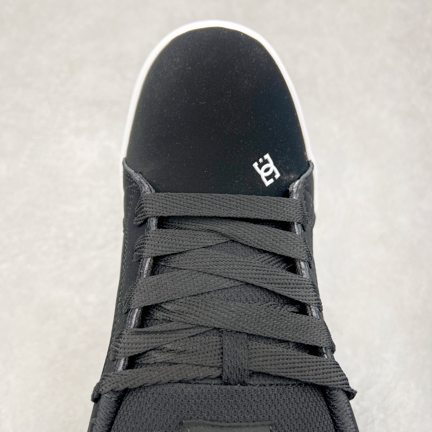图片[4]-DC Shoes 牛皮百搭潮流时尚面包鞋低帮板鞋 实拍调校N版已经零色差零失真 百分百还原实物色彩所见即所得 不存在货不对板色差等低级问题 选购参考实物拍摄 不混卖不参货 只用心做好货严格选品 承诺混一赔十 尺码：36 36.5 37.5 38 38.5 39 40 40.5 41 42 42.5 43 44 44.5 45-选品中心