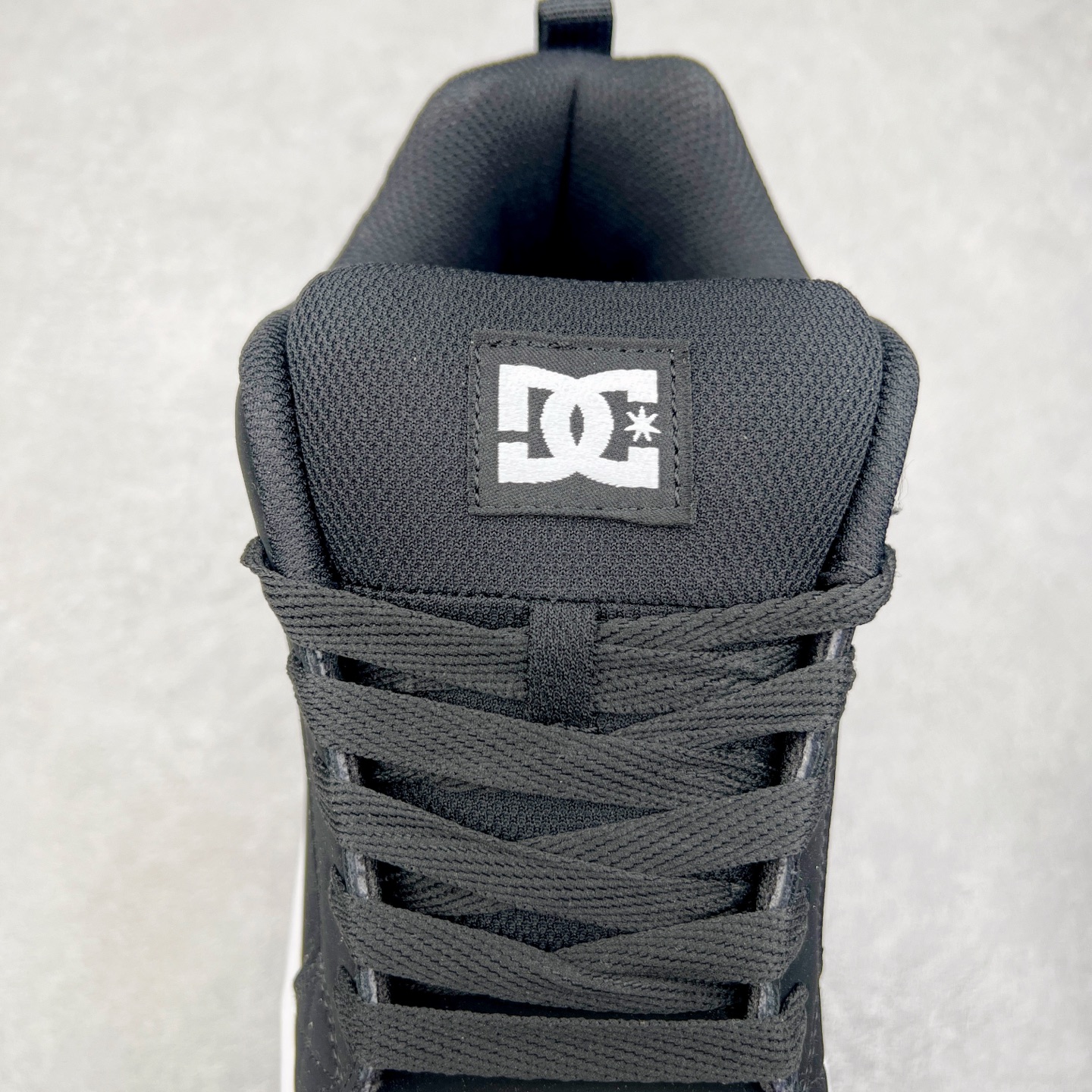 图片[5]-DC Shoes 牛皮百搭潮流时尚面包鞋低帮板鞋 实拍调校N版已经零色差零失真 百分百还原实物色彩所见即所得 不存在货不对板色差等低级问题 选购参考实物拍摄 不混卖不参货 只用心做好货严格选品 承诺混一赔十 尺码：36 36.5 37.5 38 38.5 39 40 40.5 41 42 42.5 43 44 44.5 45-选品中心
