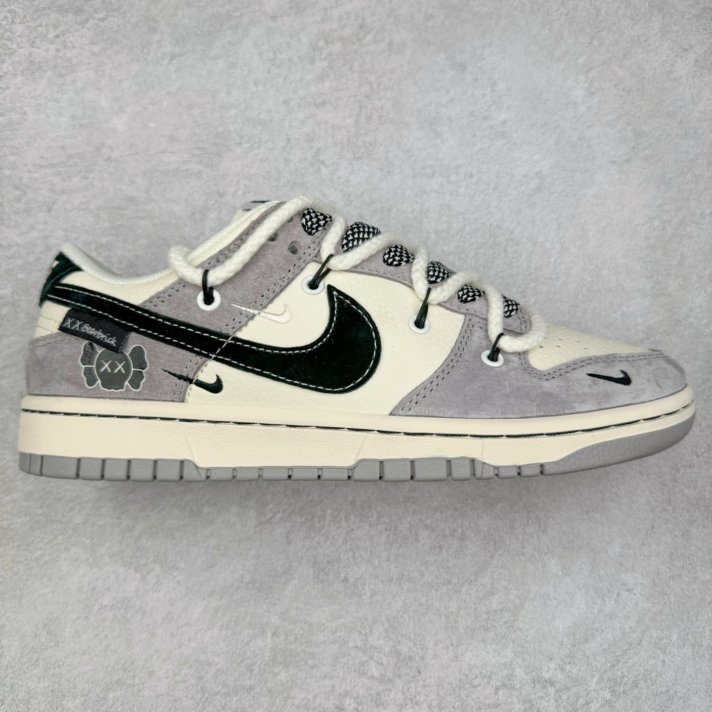 NK Dunk Low 定制配色 YX5066-245 大厂出品 极力推荐 原装头层材料 独家版型蒸餾加工帶來的是更好的视觉和脚感体验大厂纯原品质出货 清洁度 电绣工艺 皮料切割干净无任何毛边 细节完美 实拍调校N版已经零色差零失真 百分百还原实物色彩所见即所得 不存在货不对板色差等低级问题 选购参考实物拍摄 不混卖不参货 只用心做好货严格选品 承诺混一赔十 尺码：36 36.5 37.5 38 38.5 39 40 40.5 41 42 42.5 43 44 44.5 45-选品中心