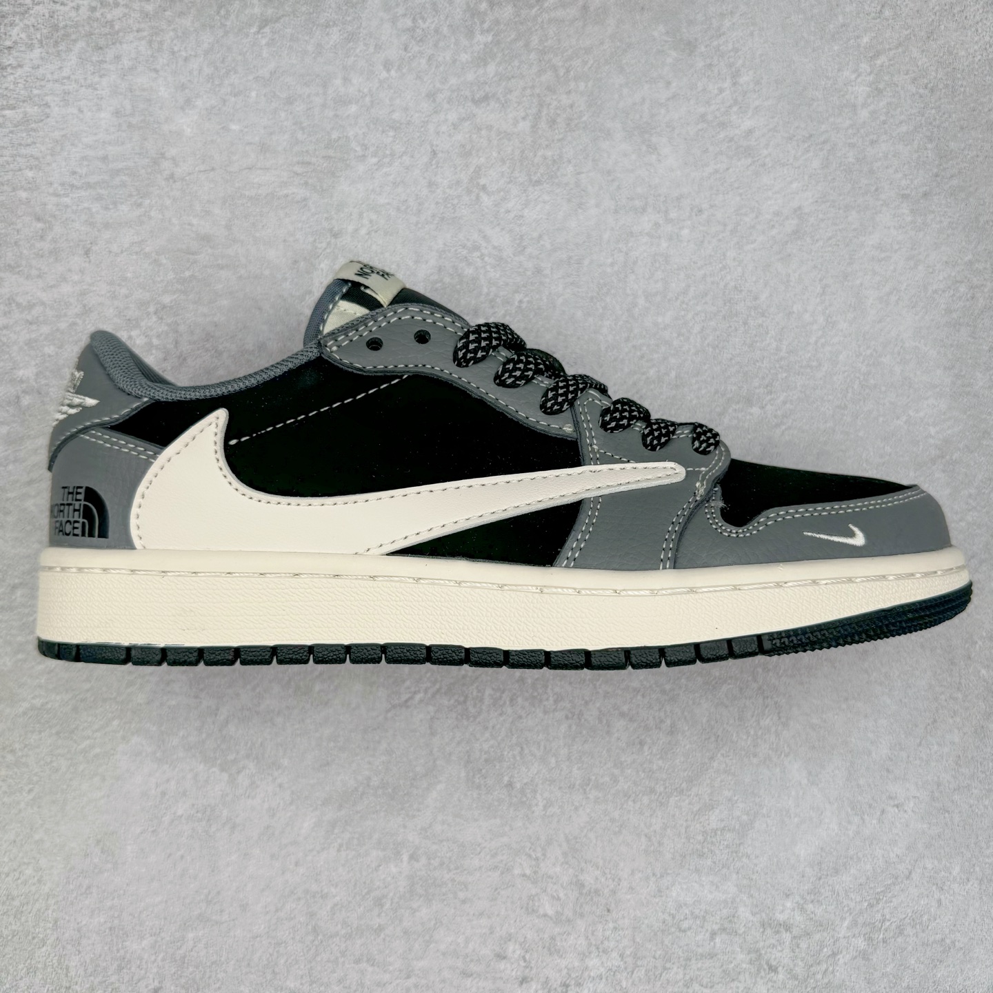 TS x Air Jordan AJ1 Low 倒钩低帮联名定制配色 XS6089-513 原厂内置气垫魔块 A模大底 头层小牛皮 鞋舌AJ原厂专用牛津布+AJ专用反口珍珠布+原厂无杂质高弹内里海棉+特殊封边弹力鞋带 实拍调校N版已经零色差零失真 百分百还原实物色彩所见即所得 不存在货不对板色差等低级问题 选购参考实物拍摄 不混卖不参货 只用心做好货严格选品 承诺混一赔十 尺码：36 36.5 37.5 38 38.5 39 40 40.5 41 42 42.5 43 44 44.5 45-选品中心
