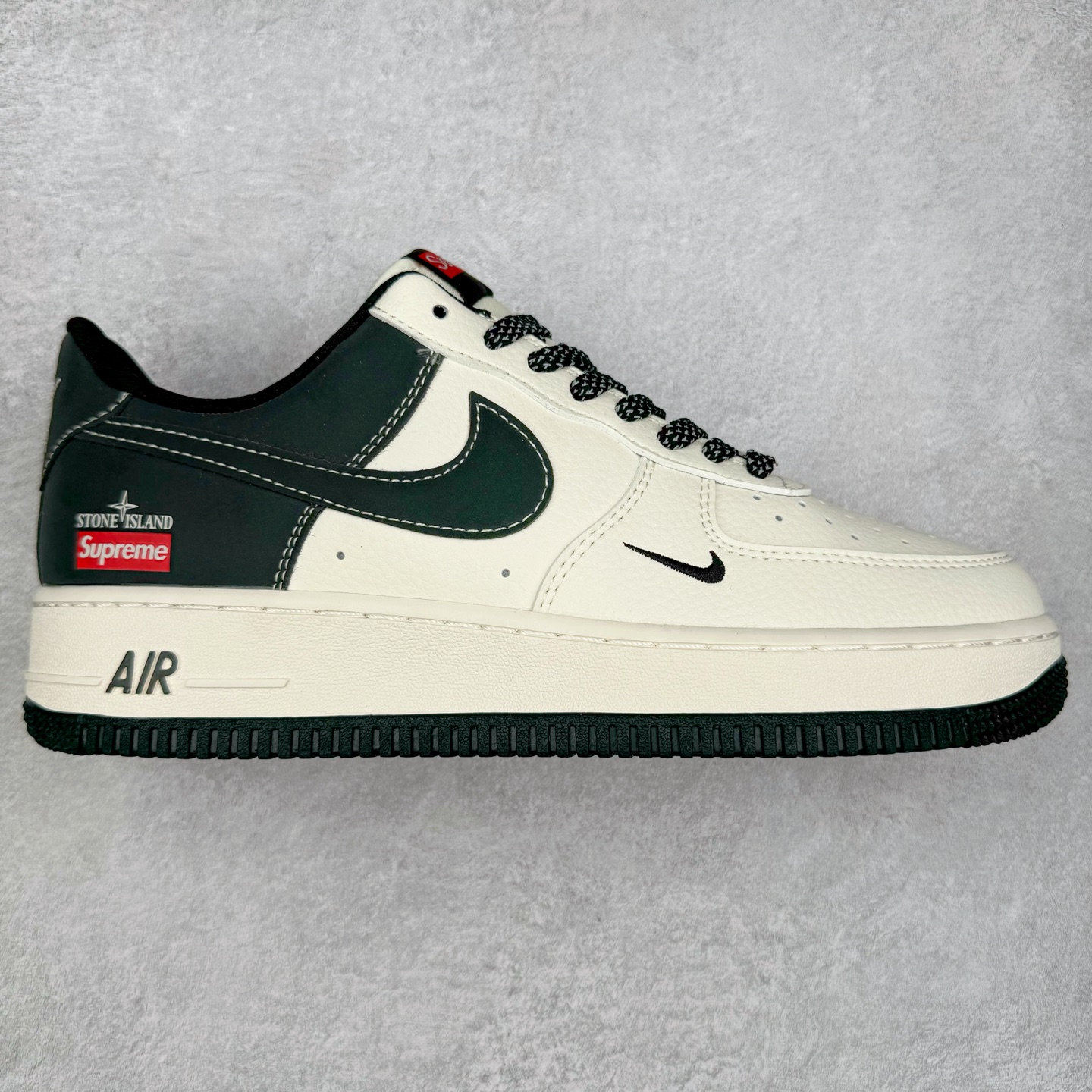 NK Air Force 1´07 Low 空军一号低帮百搭休闲运动板鞋 HH7518-042 柔软、弹性十足的缓震性能和出色的中底设计 横跨复古与现代的外型结合 造就出风靡全球 三十多年的Force 1 直到今天还深受青睐 实拍调校N版已经零色差零失真 百分百还原实物色彩所见即所得 不存在货不对板色差等低级问题 选购参考实物拍摄 不混卖不参货 只用心做好货严格选品 承诺混一赔十 尺码：36 36.5 37.5 38 38.5 39 40 40.5 41 42 42.5 43 44 44.5 45-选品中心