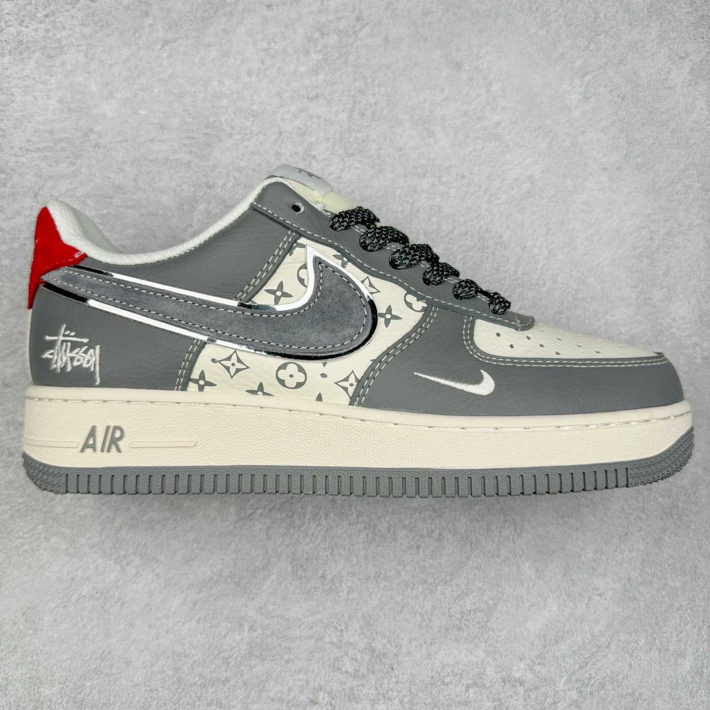 NK Air Force 1´07 Low 空军一号低帮百搭休闲运动板鞋 XZ6188-338 柔软、弹性十足的缓震性能和出色的中底设计 横跨复古与现代的外型结合 造就出风靡全球 三十多年的Force 1 直到今天还深受青睐 实拍调校N版已经零色差零失真 百分百还原实物色彩所见即所得 不存在货不对板色差等低级问题 选购参考实物拍摄 不混卖不参货 只用心做好货严格选品 承诺混一赔十 尺码：36 36.5 37.5 38 38.5 39 40 40.5 41 42 42.5 43 44 44.5 45-选品中心