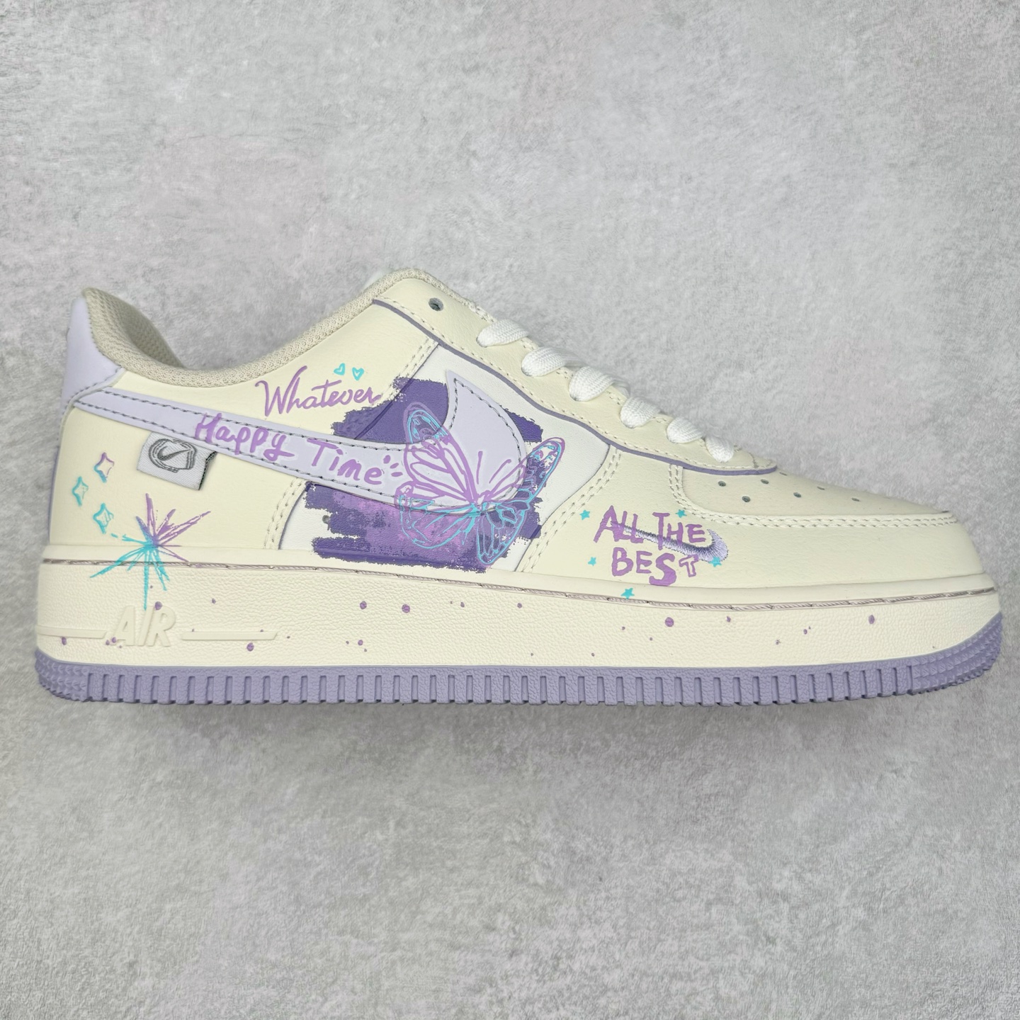 NK Air Force 1´07 Low 空军一号低帮百搭休闲运动板鞋 FB1839-213 柔软、弹性十足的缓震性能和出色的中底设计 横跨复古与现代的外型结合 造就出风靡全球 三十多年的Force 1 直到今天还深受青睐 实拍调校N版已经零色差零失真 百分百还原实物色彩所见即所得 不存在货不对板色差等低级问题 选购参考实物拍摄 不混卖不参货 只用心做好货严格选品 承诺混一赔十 尺码：36 36.5 37.5 38 38.5 39 40 40.5 41 42 42.5 43 44 44.5 45-选品中心