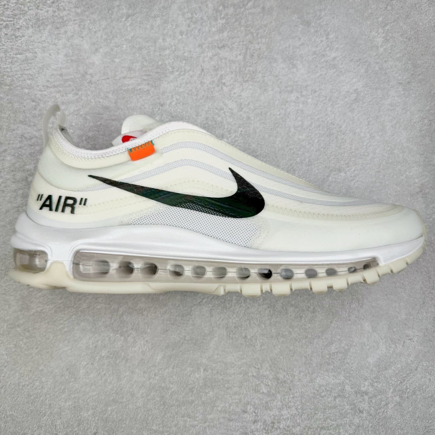OFF-WHITE x NK Air Max 97 The Ten OW联名款舒适低帮气垫休闲跑步鞋 AJ4585-100 正确半透明网纱材质 热熔高频处理鞋面 透明气窗气垫装置 回弹PU模真气垫大底 全套包装配件 实拍调校N版已经零色差零失真 百分百还原实物色彩所见即所得 不存在货不对板色差等低级问题 选购参考实物拍摄 不混卖不参货 只用心做好货严格选品 承诺混一赔十 尺码：36 36.5 37.5 38 38.5 39 40 40.5 41 42 42.5 43 44 44.5 45-选品中心