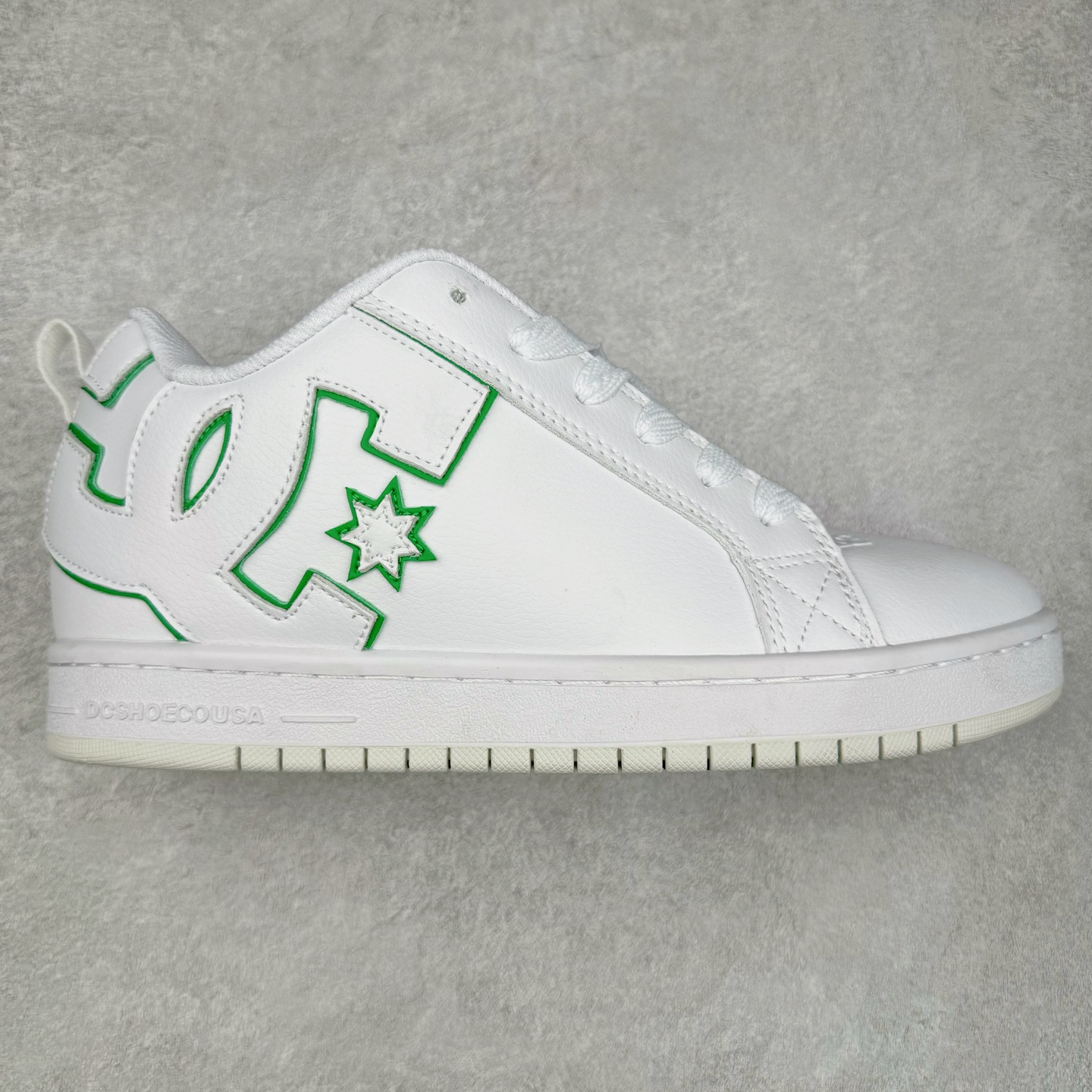 DC Shoes 牛皮百搭潮流时尚面包鞋低帮板鞋 实拍调校N版已经零色差零失真 百分百还原实物色彩所见即所得 不存在货不对板色差等低级问题 选购参考实物拍摄 不混卖不参货 只用心做好货严格选品 承诺混一赔十 尺码:36 36.5 37.5 38 38.5 39 40 40.5 41 42 42.5 43 44 44.5 45-选品中心