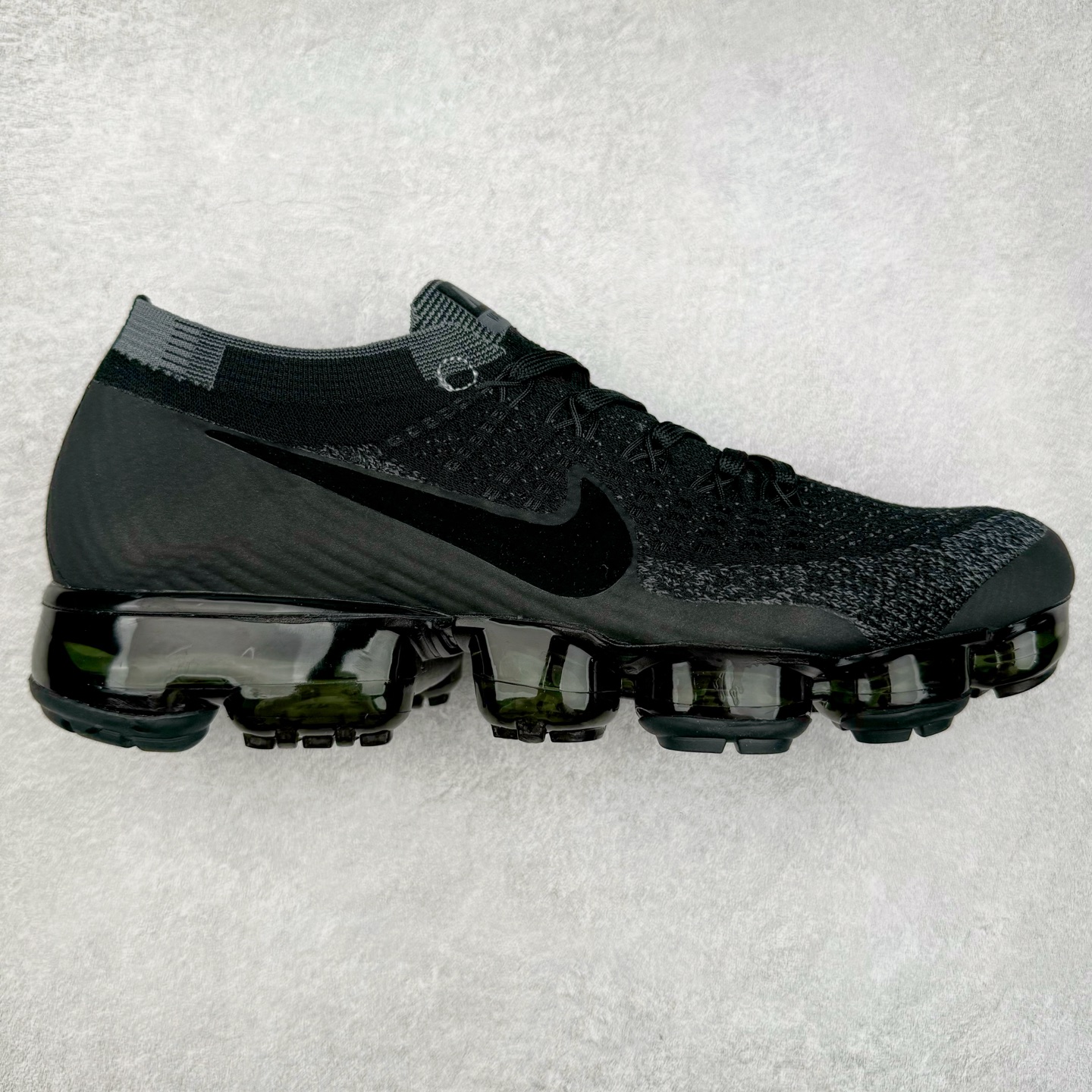 ＃纯原 NK Air VaporMax Flyknit 2018大气垫百搭慢跑鞋 849558-007 德产斯托尔针织横机生产原档案针织鞋面 侧面\\\”鱼骨线\\\”清晰立体 原底气垫 细节诠释一切质疑 原产标加持 换盒过验 实拍调校N版已经零色差零失真 百分百还原实物色彩所见即所得 不存在货不对板色差等低级问题 选购参考实物拍摄 不混卖不参货 只用心做好货严格选品 承诺混一赔十 尺码：36 36.5 37.5 38 38.5 39 40 40.5 41 42 42.5 43 44 44.5 45-选品中心