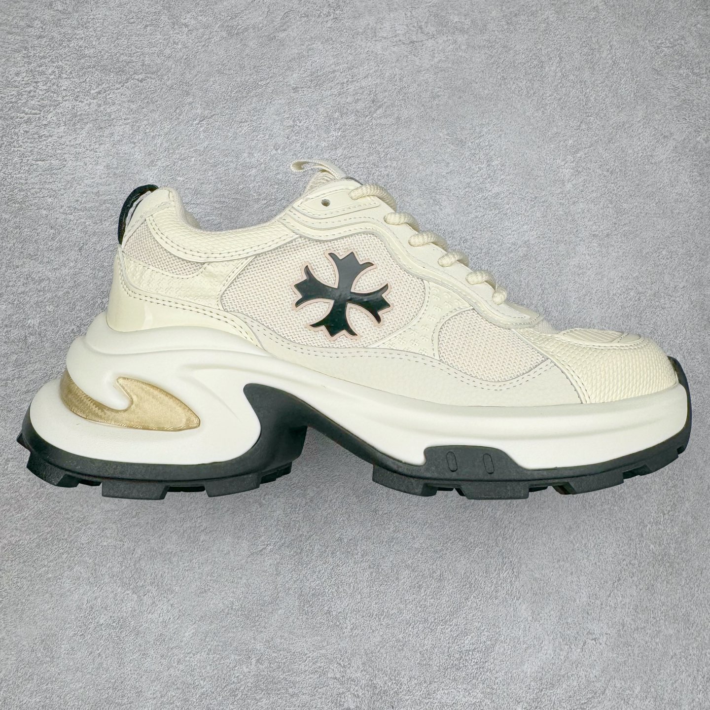 GG-CC Chunky Low白鹿同款独星球 2024新款GGCC低帮复古厚底增高老爹鞋 时髦look轻松定格 不费力展现率性氛围 原版正确大底 高档银盒 酷帅机能风不规则设计大底 8CM 增高厚底 大长腿既视感轻松拿捏 货号：G24X9833 尺码：35 36 37 38 39 40-选品中心