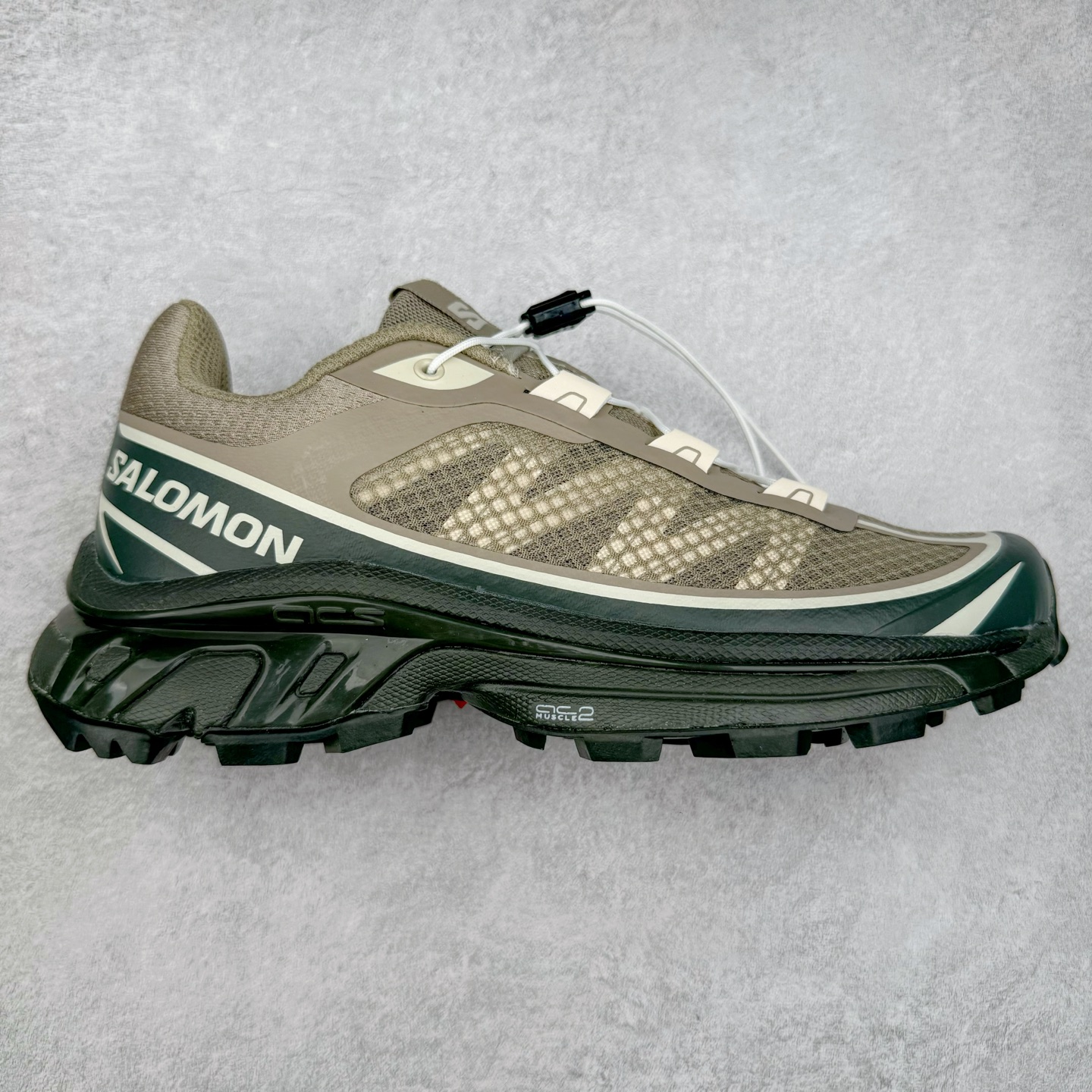 图片[7]-＃绿X/GX 纯原福利 Salomon XT-6 萨洛蒙复古潮流户外机能登山跑鞋 纯原外贸平台特供订单 耗时半年巨作 全套原纸板楦头开发 原厂特供网布配套加持 确保原汁原味 完美呈现版型 原档数据独家私模五层组合大底 男女鞋同步官方开发至46.5 原装Ortholite轻量化鞋垫 中底布带钢印编号 原厂TPU锁扣 进口港宝加持 后跟自然饱满 还原公司包裹性 鞋面以“锯齿”状的包裹系统呈现 在基色底之下加入了各种色点缀 将公司的最新技术和时尚前卫的造型融入耐用的长跑款式中 鞋面由 TPU 薄膜制成 并焊接在高耐磨网眼上 使其既时尚又坚固 由 ACS底盘支撑 可增强稳定性和支撑力 以及由橡胶凸耳 Contragrip外底覆盖的 EVA 缓冲中底 旨在应对崎岖的地形 鞋舌上的彩色Salomon 标签、Quicklace 系统以及鞋头、鞋舌和鞋跟上的附加品牌使细节更加完美 让穿着者可以轻松驾驭户外与通勤下的任何运动生活场景 无缝鞋身户外随意纵横 颜值与脚感兼备 出街通勤 绝对非常吸睛 你值得拥有 尺码：36 36.5 37.5 38 38.5 39 40 40.5 41 42 42.5 43 44 44.5 45 46 46.5 注意：偏小1码-选品中心