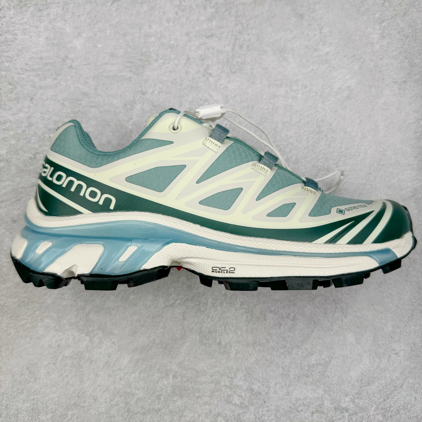 图片[3]-＃绿X/GX 纯原福利 Salomon XT-6 萨洛蒙复古潮流户外机能登山跑鞋 纯原外贸平台特供订单 耗时半年巨作 全套原纸板楦头开发 原厂特供网布配套加持 确保原汁原味 完美呈现版型 原档数据独家私模五层组合大底 男女鞋同步官方开发至46.5 原装Ortholite轻量化鞋垫 中底布带钢印编号 原厂TPU锁扣 进口港宝加持 后跟自然饱满 还原公司包裹性 鞋面以“锯齿”状的包裹系统呈现 在基色底之下加入了各种色点缀 将公司的最新技术和时尚前卫的造型融入耐用的长跑款式中 鞋面由 TPU 薄膜制成 并焊接在高耐磨网眼上 使其既时尚又坚固 由 ACS底盘支撑 可增强稳定性和支撑力 以及由橡胶凸耳 Contragrip外底覆盖的 EVA 缓冲中底 旨在应对崎岖的地形 鞋舌上的彩色Salomon 标签、Quicklace 系统以及鞋头、鞋舌和鞋跟上的附加品牌使细节更加完美 让穿着者可以轻松驾驭户外与通勤下的任何运动生活场景 无缝鞋身户外随意纵横 颜值与脚感兼备 出街通勤 绝对非常吸睛 你值得拥有 尺码：36 36.5 37.5 38 38.5 39 40 40.5 41 42 42.5 43 44 44.5 45 46 46.5 注意：偏小1码-选品中心