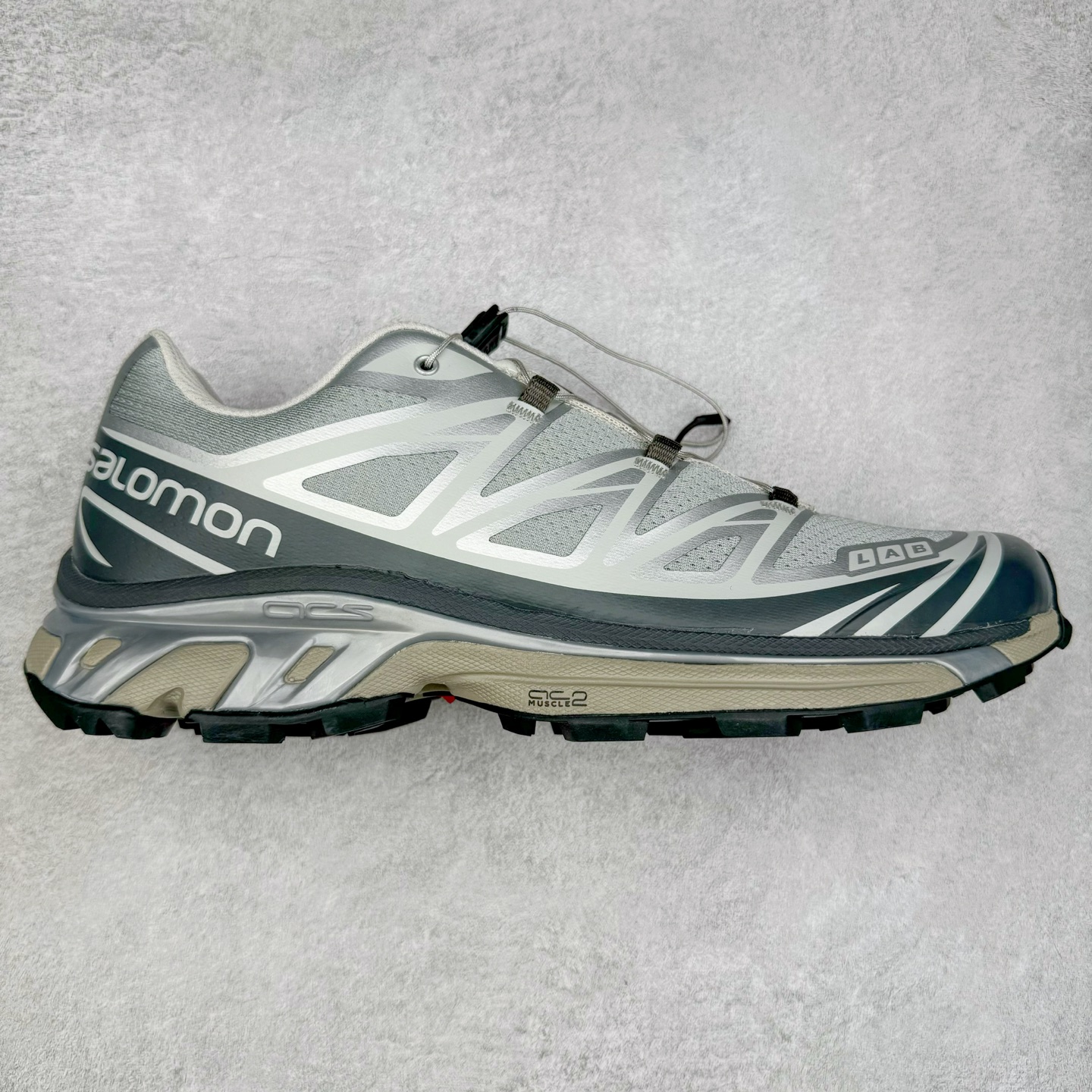 图片[9]-＃绿X/GX 纯原福利 Salomon XT-6 萨洛蒙复古潮流户外机能登山跑鞋 纯原外贸平台特供订单 耗时半年巨作 全套原纸板楦头开发 原厂特供网布配套加持 确保原汁原味 完美呈现版型 原档数据独家私模五层组合大底 男女鞋同步官方开发至46.5 原装Ortholite轻量化鞋垫 中底布带钢印编号 原厂TPU锁扣 进口港宝加持 后跟自然饱满 还原公司包裹性 鞋面以“锯齿”状的包裹系统呈现 在基色底之下加入了各种色点缀 将公司的最新技术和时尚前卫的造型融入耐用的长跑款式中 鞋面由 TPU 薄膜制成 并焊接在高耐磨网眼上 使其既时尚又坚固 由 ACS底盘支撑 可增强稳定性和支撑力 以及由橡胶凸耳 Contragrip外底覆盖的 EVA 缓冲中底 旨在应对崎岖的地形 鞋舌上的彩色Salomon 标签、Quicklace 系统以及鞋头、鞋舌和鞋跟上的附加品牌使细节更加完美 让穿着者可以轻松驾驭户外与通勤下的任何运动生活场景 无缝鞋身户外随意纵横 颜值与脚感兼备 出街通勤 绝对非常吸睛 你值得拥有 尺码：36 36.5 37.5 38 38.5 39 40 40.5 41 42 42.5 43 44 44.5 45 46 46.5 注意：偏小1码-选品中心