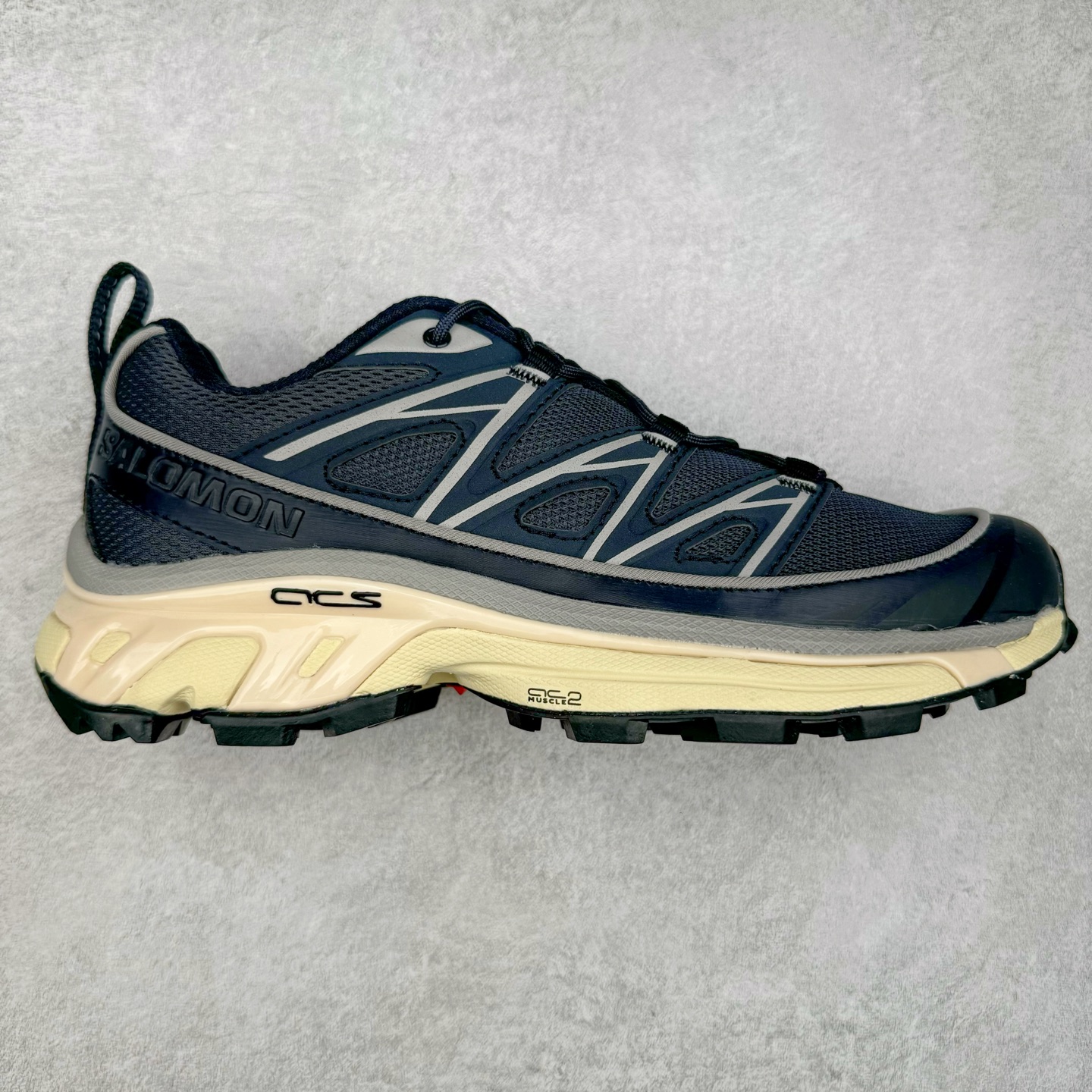 图片[3]-＃绿X/GX 纯原福利 Salomon XT-6 萨洛蒙复古潮流户外机能登山跑鞋 纯原外贸平台特供订单 耗时半年巨作 全套原纸板楦头开发 原厂特供网布配套加持 确保原汁原味 完美呈现版型 原档数据独家私模五层组合大底 男女鞋同步官方开发至46.5 原装Ortholite轻量化鞋垫 中底布带钢印编号 原厂TPU锁扣 进口港宝加持 后跟自然饱满 还原公司包裹性 鞋面以“锯齿”状的包裹系统呈现 在基色底之下加入了各种色点缀 将公司的最新技术和时尚前卫的造型融入耐用的长跑款式中 鞋面由 TPU 薄膜制成 并焊接在高耐磨网眼上 使其既时尚又坚固 由 ACS底盘支撑 可增强稳定性和支撑力 以及由橡胶凸耳 Contragrip外底覆盖的 EVA 缓冲中底 旨在应对崎岖的地形 鞋舌上的彩色Salomon 标签、Quicklace 系统以及鞋头、鞋舌和鞋跟上的附加品牌使细节更加完美 让穿着者可以轻松驾驭户外与通勤下的任何运动生活场景 无缝鞋身户外随意纵横 颜值与脚感兼备 出街通勤 绝对非常吸睛 你值得拥有 尺码：36 36.5 37.5 38 38.5 39 40 40.5 41 42 42.5 43 44 44.5 45 46 46.5 注意：偏小1码-选品中心