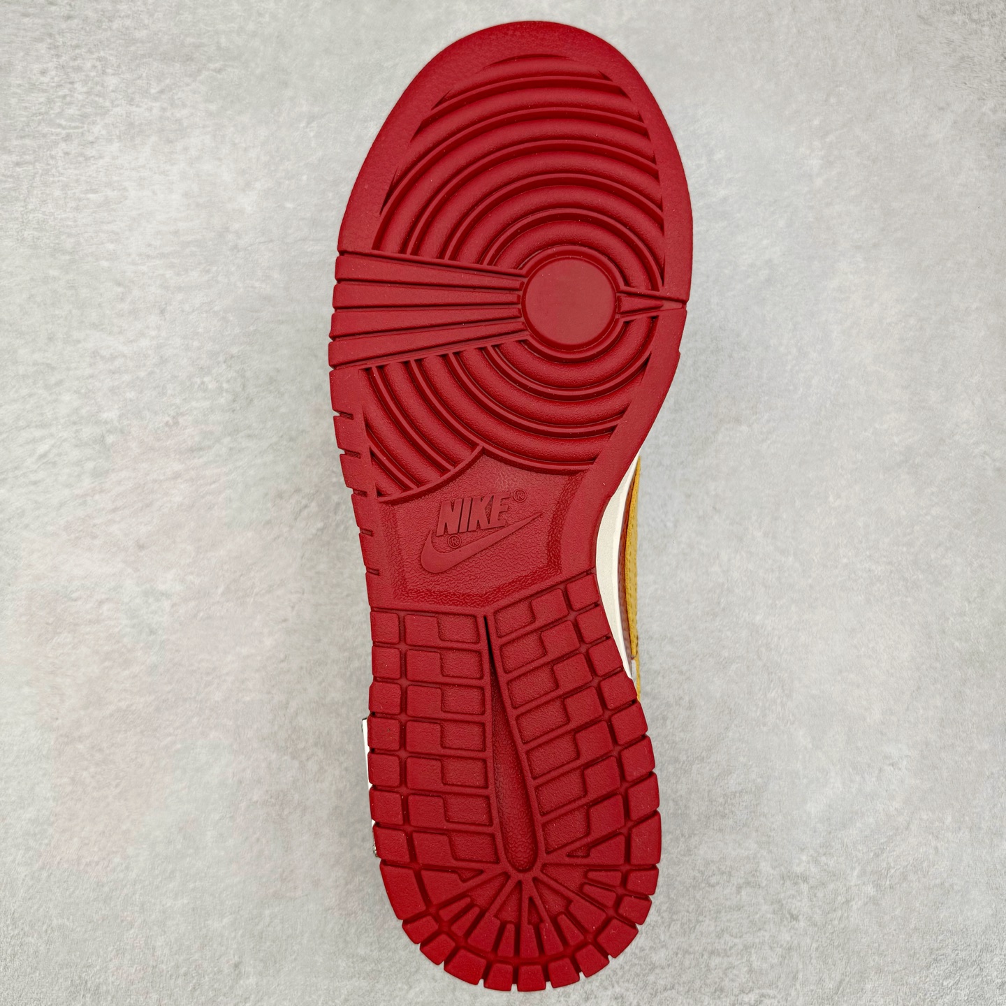 图片[9]-＃YC纯原 NK Dunk Low 蛇年限定 烛阴 RW1220-007 定制系列天花板 无原鞋不开发 全系列得物原鞋一比一校对开发 配色持续更新中 终端对接 优势输出 全套原厂楦头原纸板数据档案倾力打造 原汁原味莞产 极致还原 圈内最强针车工艺 高端零售指定版 广东原厂配套原盒原标 鞋盒分三个尺码段 原厂冲刀 超高清洁度 全鞋零毛边皮料切割 采用原厂百宏鞋带以及原厂百宏织唛舌标 内标可供原厂几率过验 进口原装条纹中底布 四线拉帮白色点胶 原厂拉帮手法遵循公司 原厂电绣 极致还原 尺码：36 36.5 37.5 38 38.5 39 40 40.5 41 42 42.5 43 44 44.5 45 46-选品中心