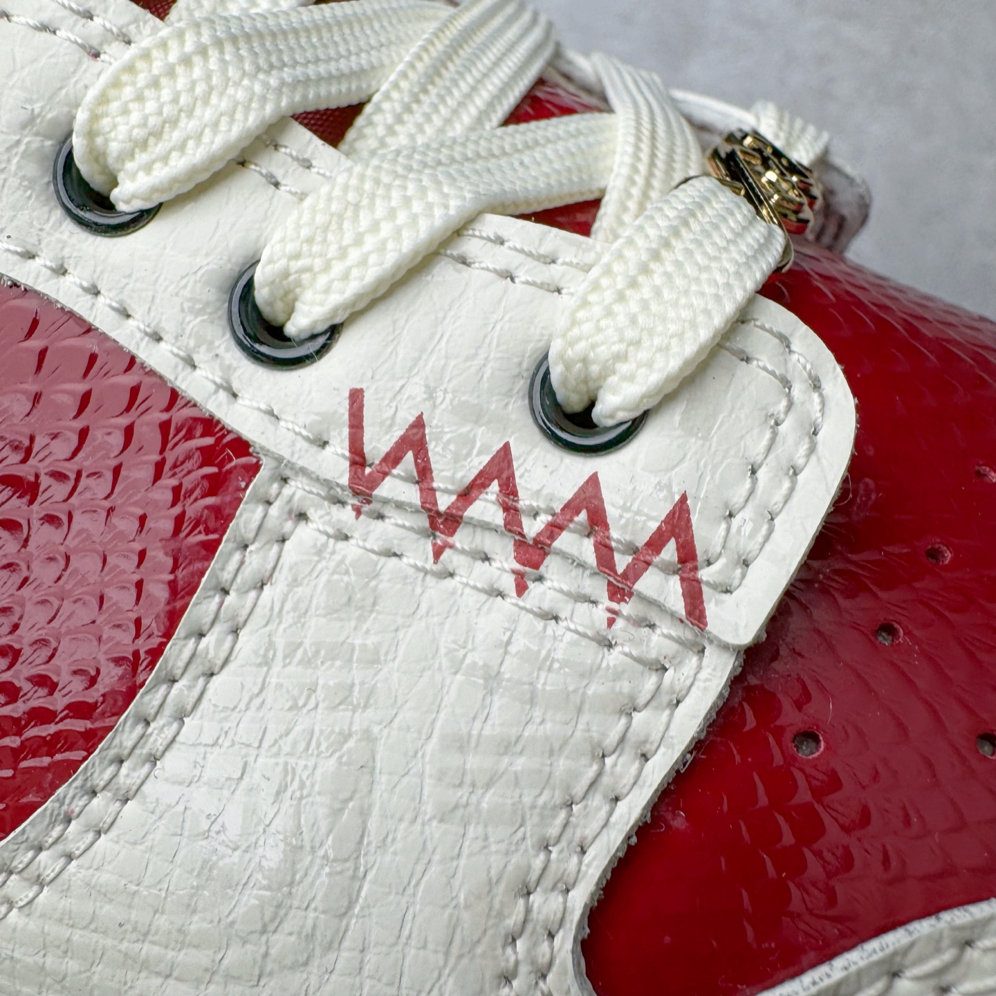 图片[16]-＃YC纯原 NK Dunk Low 蛇年限定 烛阴 RW1220-007 定制系列天花板 无原鞋不开发 全系列得物原鞋一比一校对开发 配色持续更新中 终端对接 优势输出 全套原厂楦头原纸板数据档案倾力打造 原汁原味莞产 极致还原 圈内最强针车工艺 高端零售指定版 广东原厂配套原盒原标 鞋盒分三个尺码段 原厂冲刀 超高清洁度 全鞋零毛边皮料切割 采用原厂百宏鞋带以及原厂百宏织唛舌标 内标可供原厂几率过验 进口原装条纹中底布 四线拉帮白色点胶 原厂拉帮手法遵循公司 原厂电绣 极致还原 尺码：36 36.5 37.5 38 38.5 39 40 40.5 41 42 42.5 43 44 44.5 45 46-选品中心