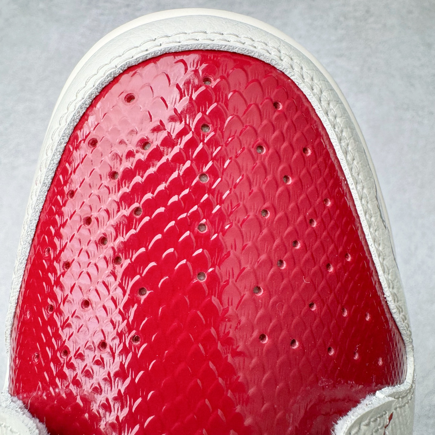 图片[14]-＃YC纯原 NK Dunk Low 蛇年限定 烛阴 RW1220-007 定制系列天花板 无原鞋不开发 全系列得物原鞋一比一校对开发 配色持续更新中 终端对接 优势输出 全套原厂楦头原纸板数据档案倾力打造 原汁原味莞产 极致还原 圈内最强针车工艺 高端零售指定版 广东原厂配套原盒原标 鞋盒分三个尺码段 原厂冲刀 超高清洁度 全鞋零毛边皮料切割 采用原厂百宏鞋带以及原厂百宏织唛舌标 内标可供原厂几率过验 进口原装条纹中底布 四线拉帮白色点胶 原厂拉帮手法遵循公司 原厂电绣 极致还原 尺码：36 36.5 37.5 38 38.5 39 40 40.5 41 42 42.5 43 44 44.5 45 46-选品中心