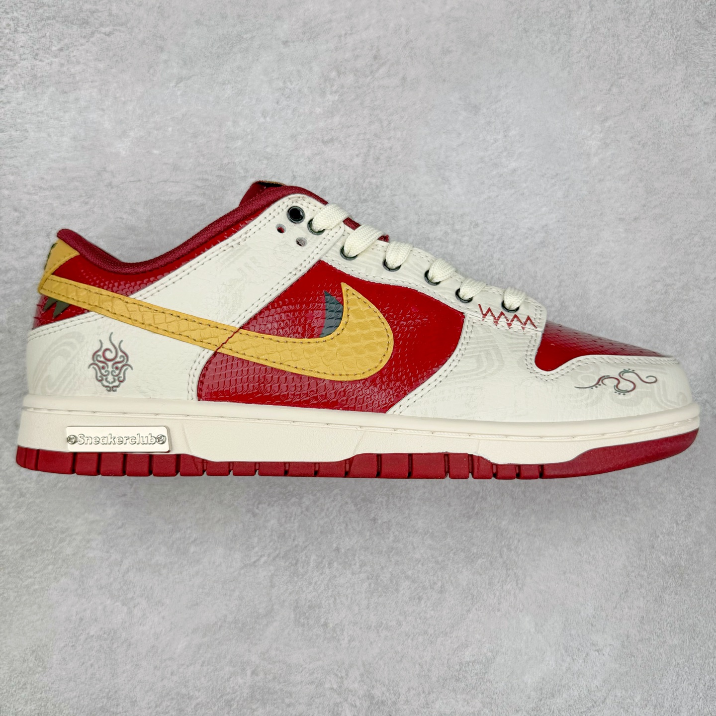 ＃YC纯原 NK Dunk Low 蛇年限定 烛阴 RW1220-007 定制系列天花板 无原鞋不开发 全系列得物原鞋一比一校对开发 配色持续更新中 终端对接 优势输出 全套原厂楦头原纸板数据档案倾力打造 原汁原味莞产 极致还原 圈内最强针车工艺 高端零售指定版 广东原厂配套原盒原标 鞋盒分三个尺码段 原厂冲刀 超高清洁度 全鞋零毛边皮料切割 采用原厂百宏鞋带以及原厂百宏织唛舌标 内标可供原厂几率过验 进口原装条纹中底布 四线拉帮白色点胶 原厂拉帮手法遵循公司 原厂电绣 极致还原 尺码：36 36.5 37.5 38 38.5 39 40 40.5 41 42 42.5 43 44 44.5 45 46-选品中心