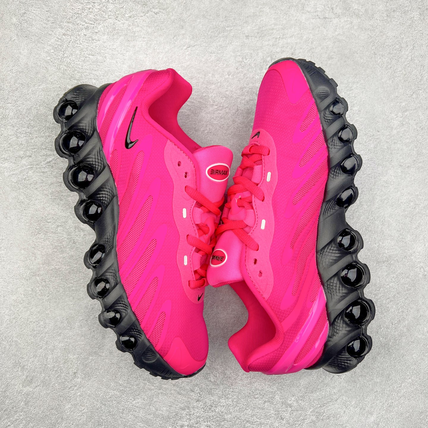 图片[3]-NK Air Max DN8 全掌科技气垫缓震运动跑鞋 FQ7860-038 DN8的核心亮点在于其八腔气垫结构 根据不同部位设定的气压值专为行走设计 提供卓越的舒适感 鞋面的设计让人联想到上世纪90年代末至2000年代初的多款Air Max 中底上系列圆形孔洞引发了热议 不少人将其与竞争品牌的缓震技术进行比较 例如K-SWISS 2010年代初推出的Tubes技 及以多孔鞋底闻名的品牌 尺码：36 36.5 37.5 38 38.5 39 40 40.5 41 42 42.5 43 44 44.5 45-选品中心