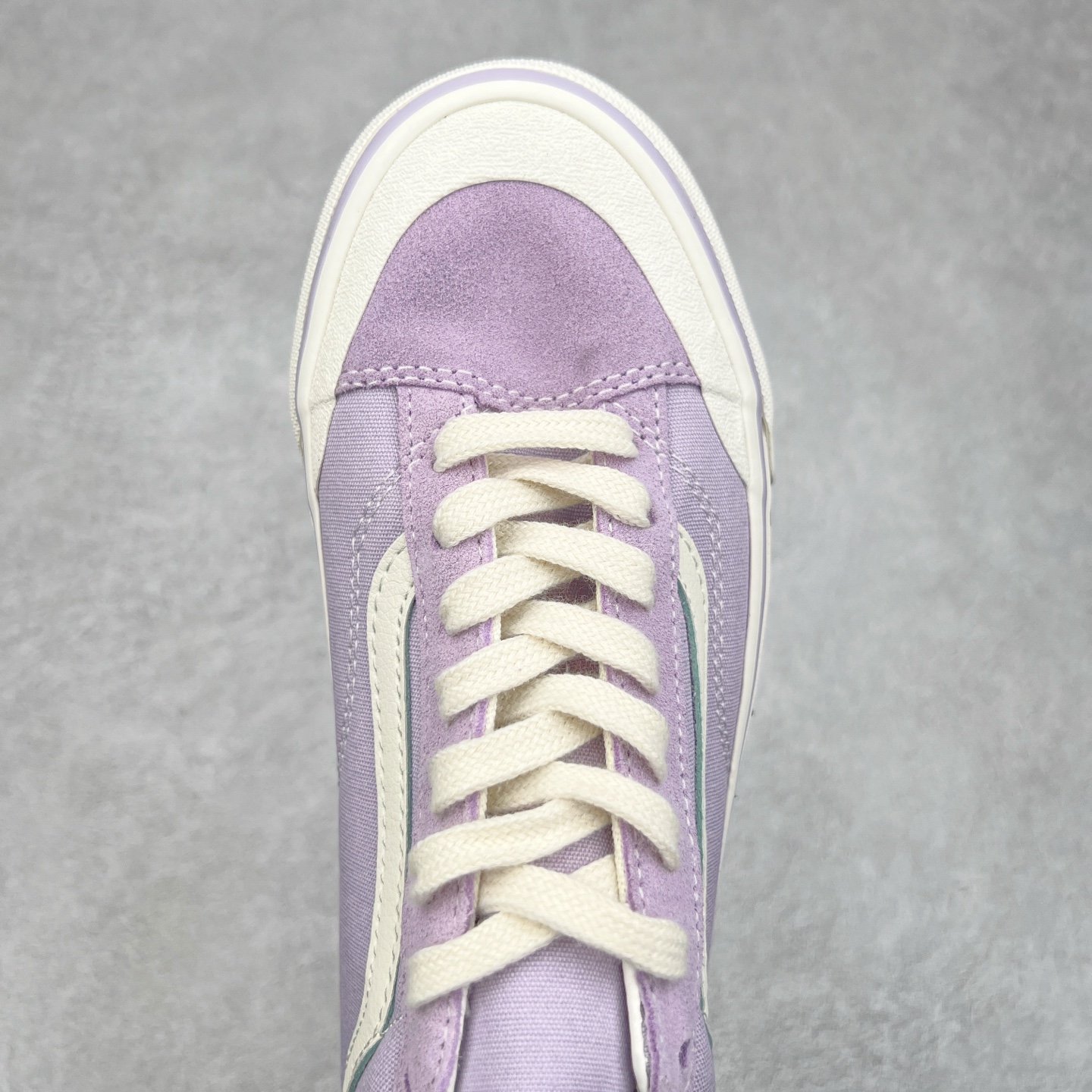 图片[4]-Vans Old Skool Reissue 136 紫色棋盘 范斯官方 高阶支线 全新包头系列 鞋身香芋紫配色打底 鞋底黑白棋盘格设计 时尚又耐看 修饰脚型 后跟加厚海绵 舒适脚感 极具光泽度的中底包边 “万斯的清凉一夏”小清新款可拆卸轻量化抗疲劳鞋垫 尺码：35 36 36.5 37 38 38.5 39 40 40.5 41 42 42.5 43 44-选品中心