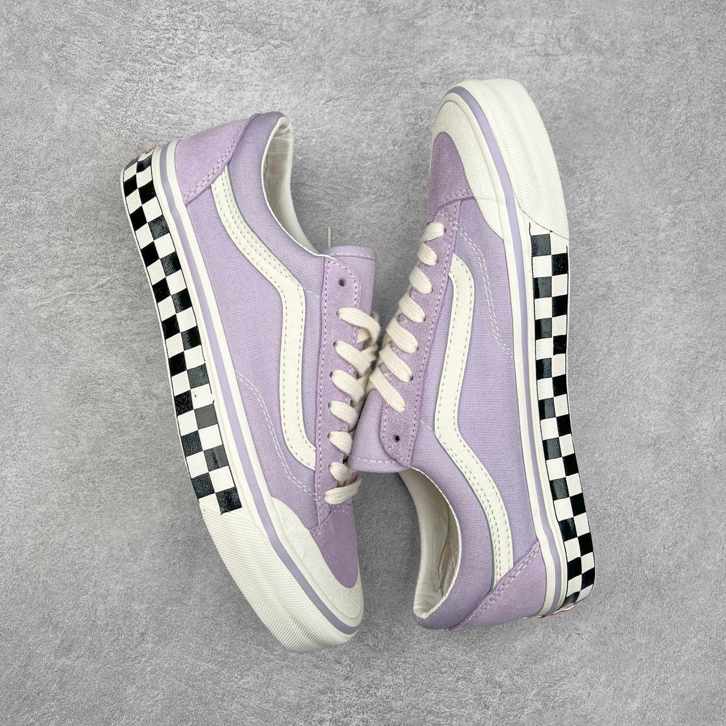 图片[3]-Vans Old Skool Reissue 136 紫色棋盘 范斯官方 高阶支线 全新包头系列 鞋身香芋紫配色打底 鞋底黑白棋盘格设计 时尚又耐看 修饰脚型 后跟加厚海绵 舒适脚感 极具光泽度的中底包边 “万斯的清凉一夏”小清新款可拆卸轻量化抗疲劳鞋垫 尺码：35 36 36.5 37 38 38.5 39 40 40.5 41 42 42.5 43 44-选品中心