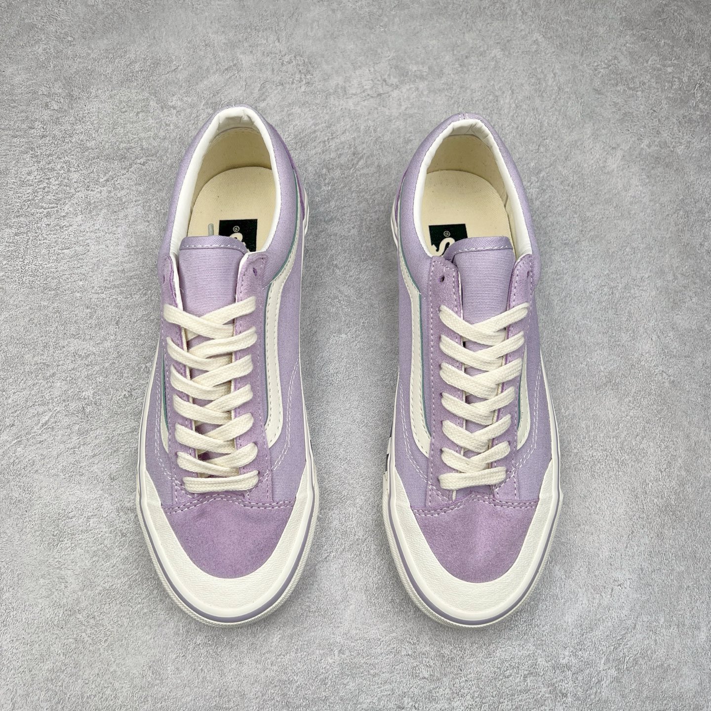 图片[2]-Vans Old Skool Reissue 136 紫色棋盘 范斯官方 高阶支线 全新包头系列 鞋身香芋紫配色打底 鞋底黑白棋盘格设计 时尚又耐看 修饰脚型 后跟加厚海绵 舒适脚感 极具光泽度的中底包边 “万斯的清凉一夏”小清新款可拆卸轻量化抗疲劳鞋垫 尺码：35 36 36.5 37 38 38.5 39 40 40.5 41 42 42.5 43 44-选品中心