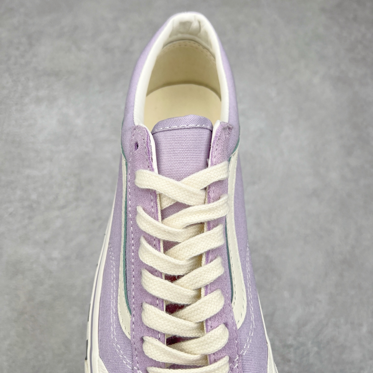 图片[5]-Vans Old Skool Reissue 136 紫色棋盘 范斯官方 高阶支线 全新包头系列 鞋身香芋紫配色打底 鞋底黑白棋盘格设计 时尚又耐看 修饰脚型 后跟加厚海绵 舒适脚感 极具光泽度的中底包边 “万斯的清凉一夏”小清新款可拆卸轻量化抗疲劳鞋垫 尺码：35 36 36.5 37 38 38.5 39 40 40.5 41 42 42.5 43 44-选品中心